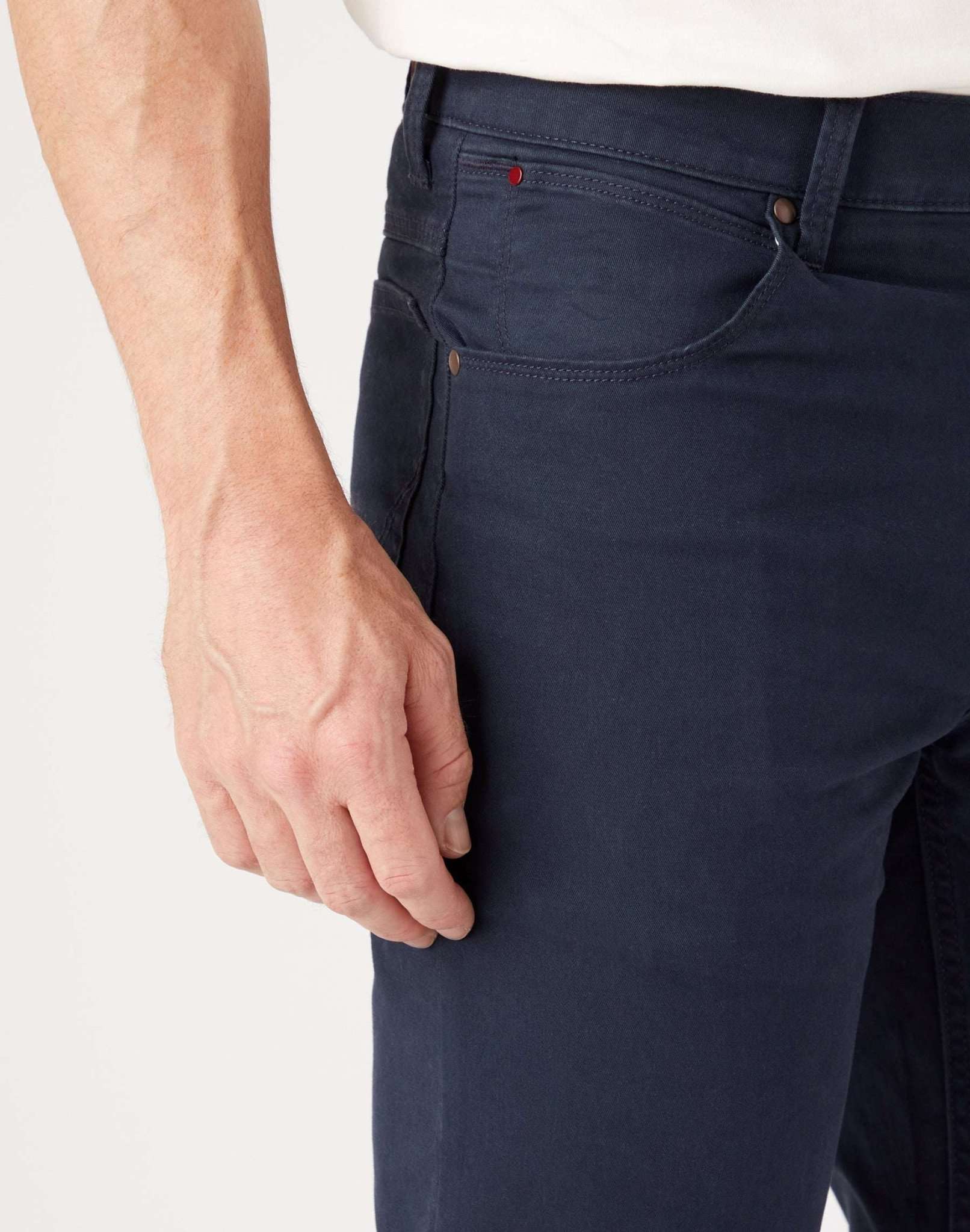 Pantaloni dritti medi elasticizzati Wrangler Navy