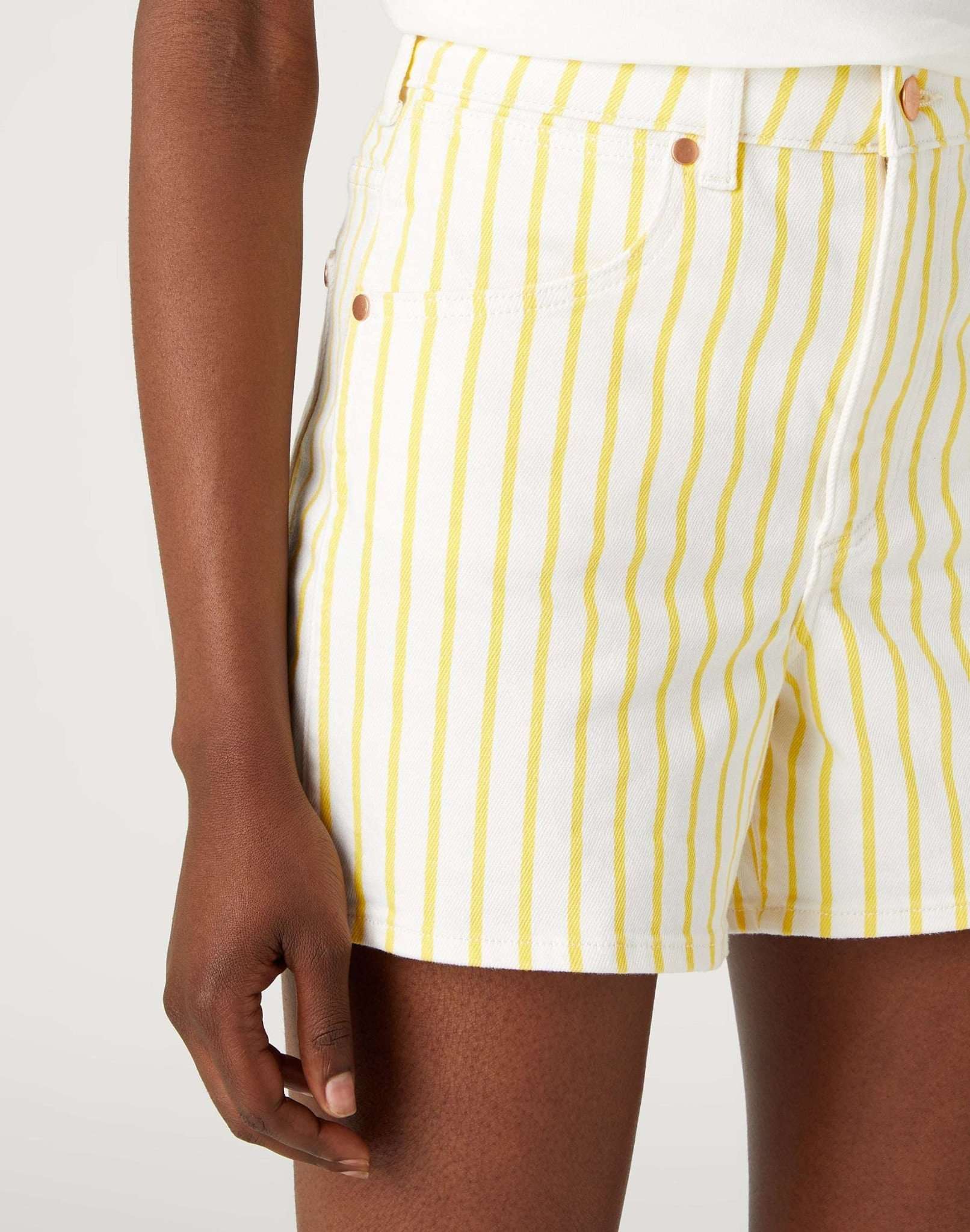 Donna in Sunshine Pantaloncini Jean a righe Wrangler