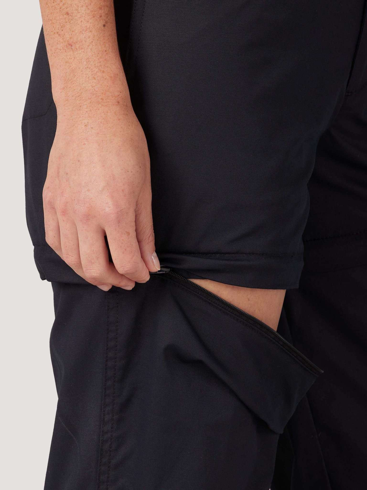 Pantalone impacchettabile Zipoff in nero Pantaloni Wrangler