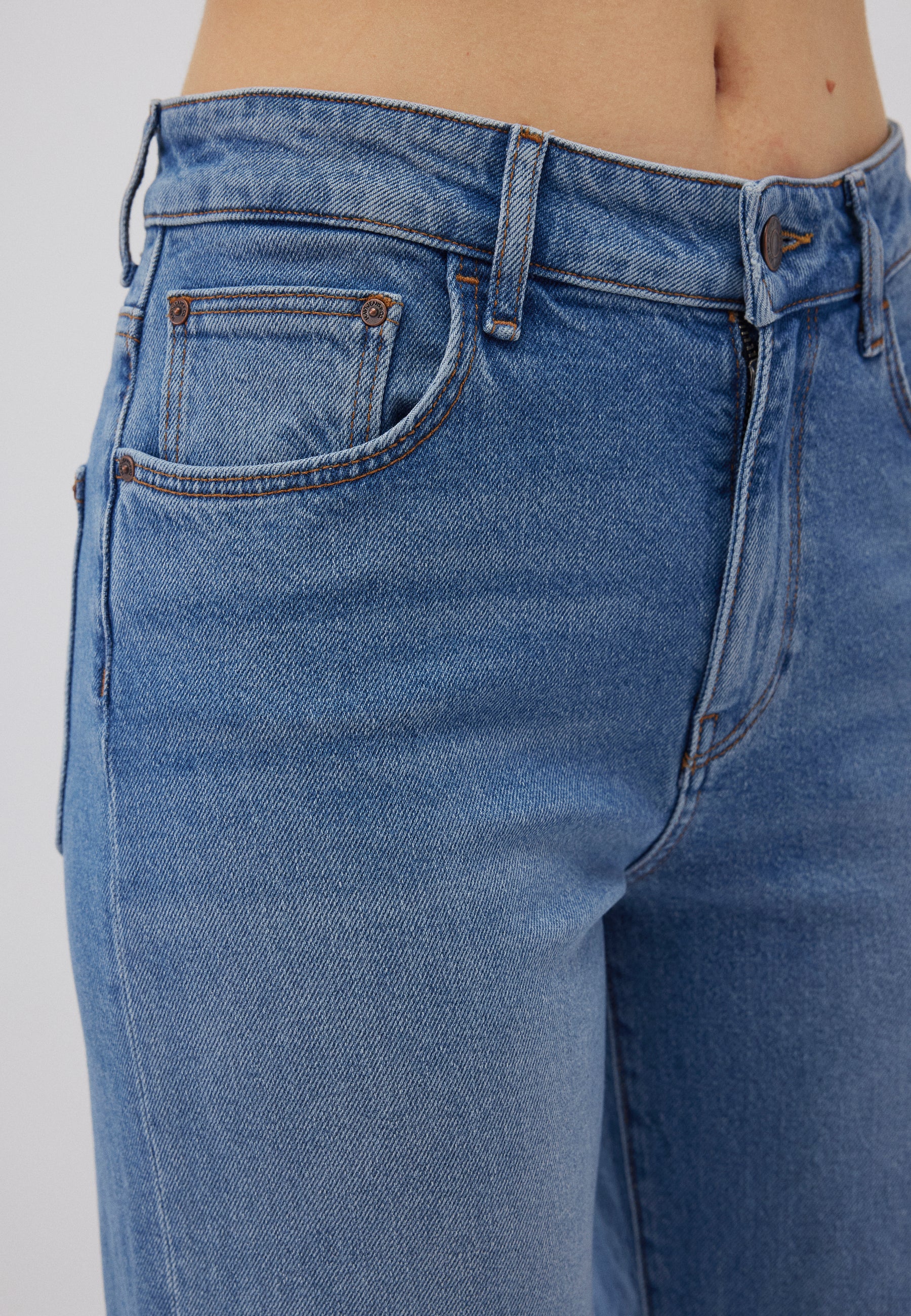 Malibu in Mid Indigo Spazzolato 90s Jeans Mavi