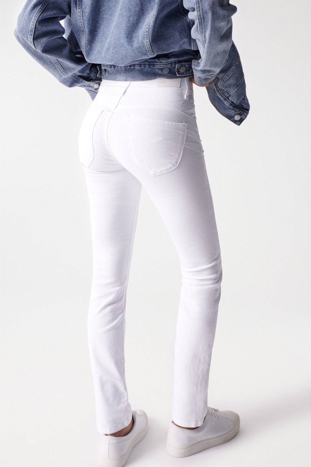 Secret Slim Push-In in jeans bianchi Salsa Jeans