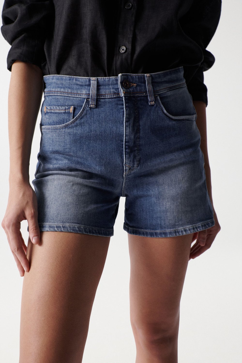 Pantaloncini corti Glamour Push-In in jeans a lavaggio medio Salsa Jeans