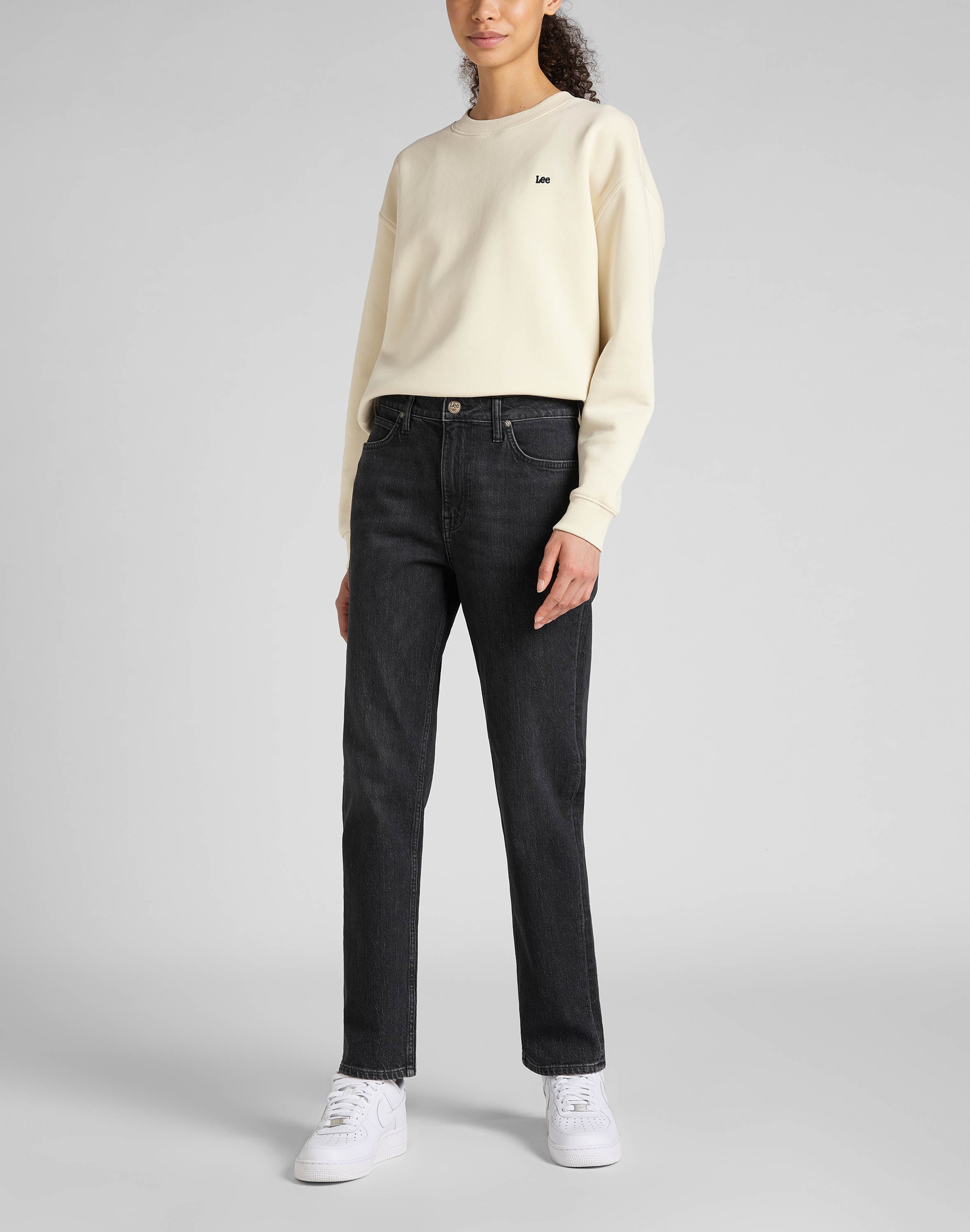 Carol in gonna jeans Lee