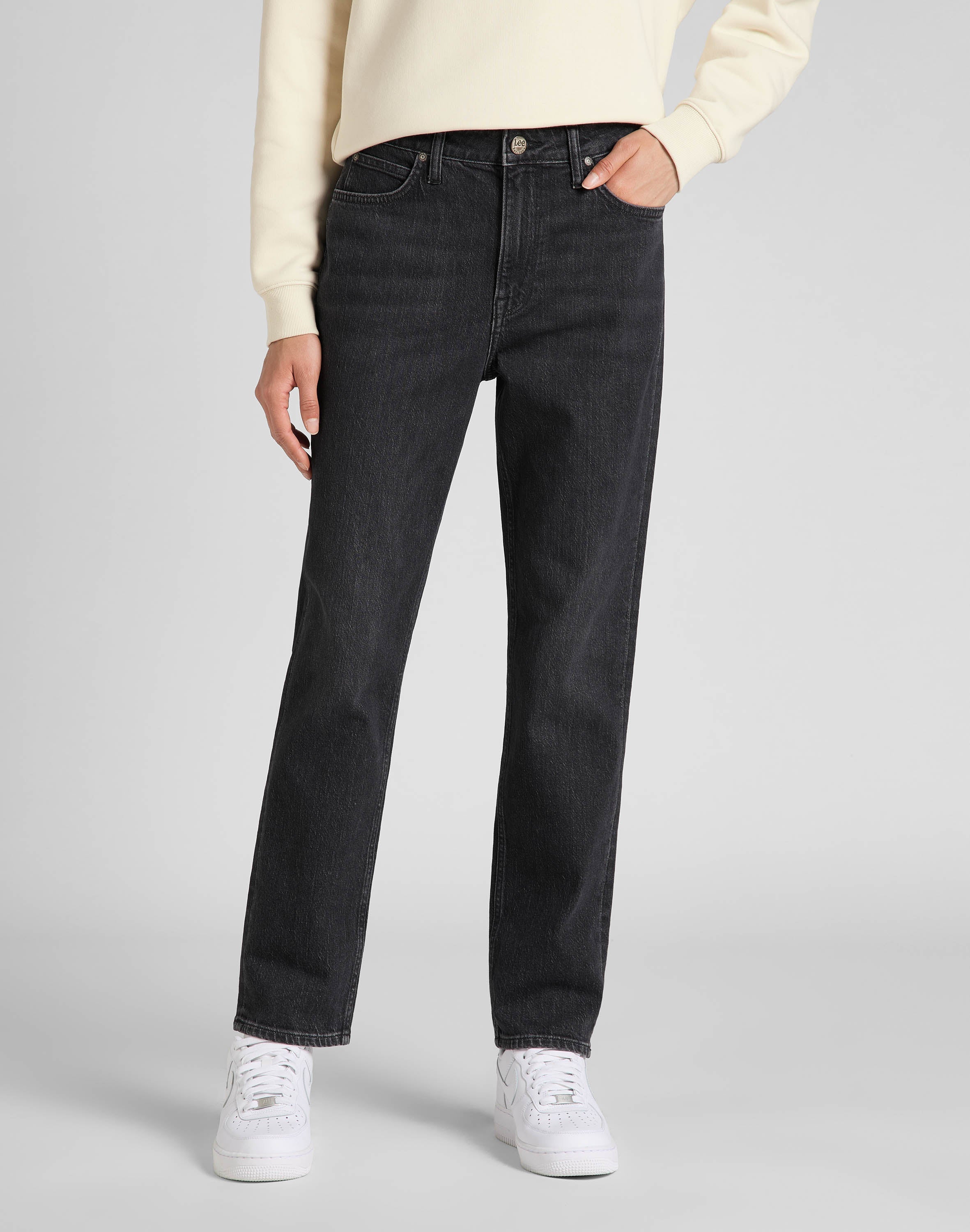 Carol in gonna jeans Lee
