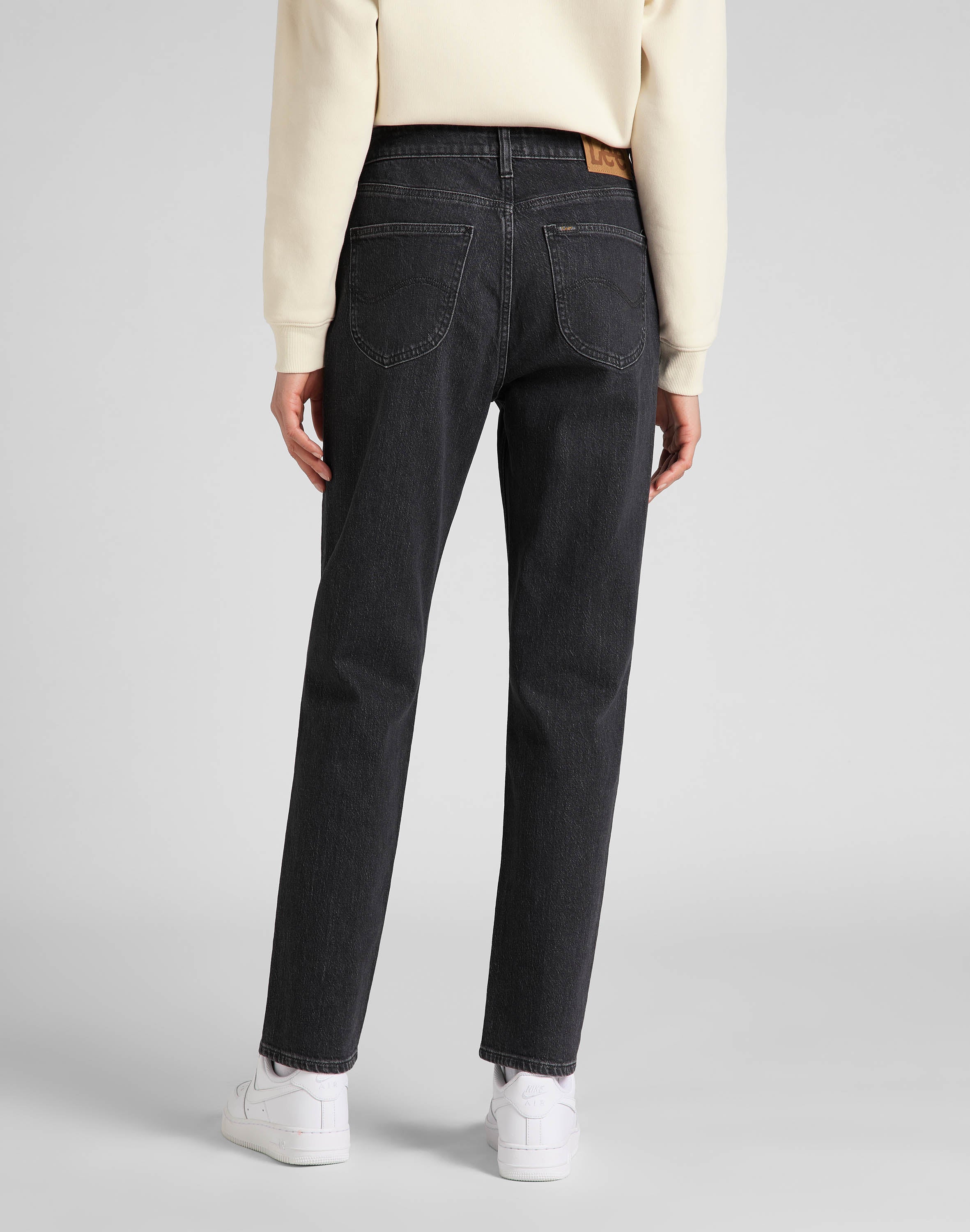Carol in gonna jeans Lee