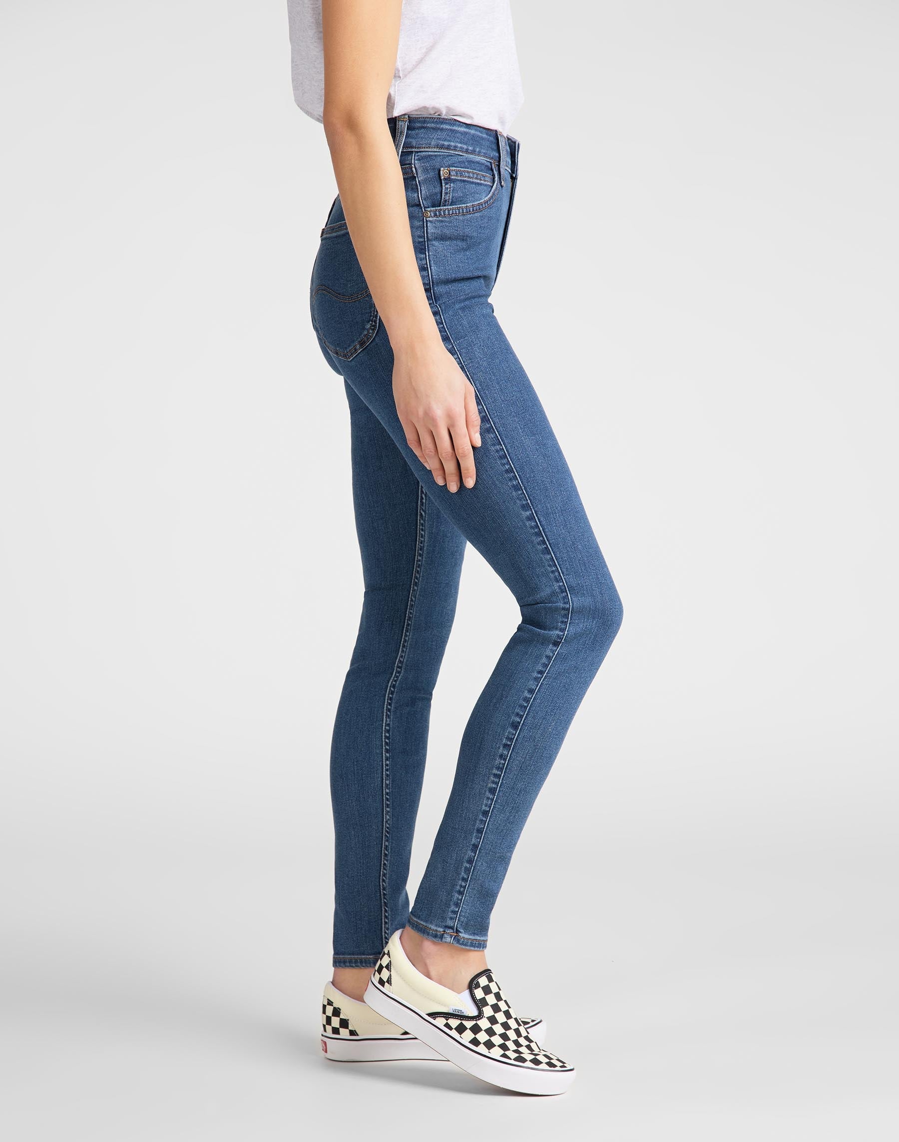 Ivy in jeans Clean Play Lee