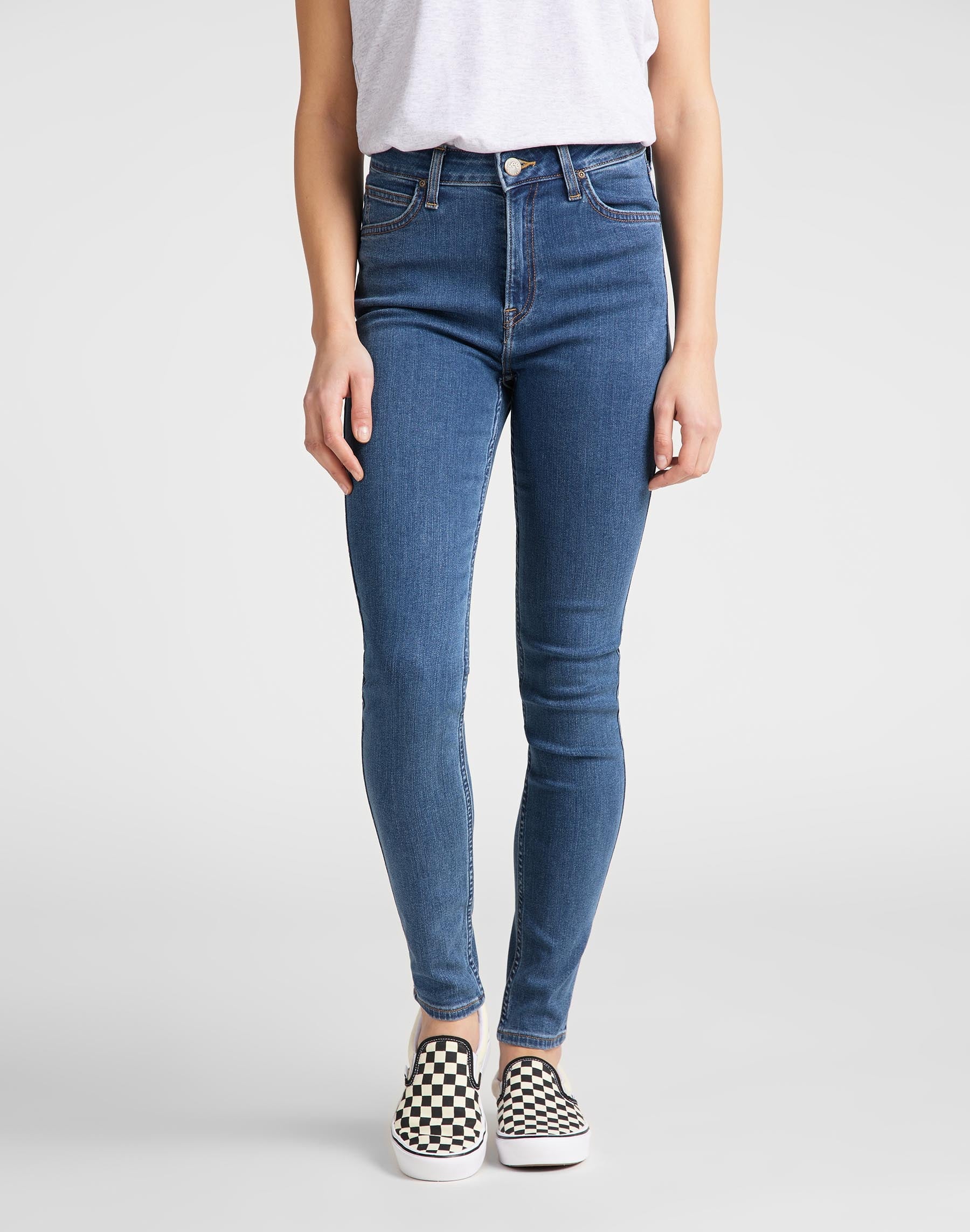 Ivy in jeans Clean Play Lee