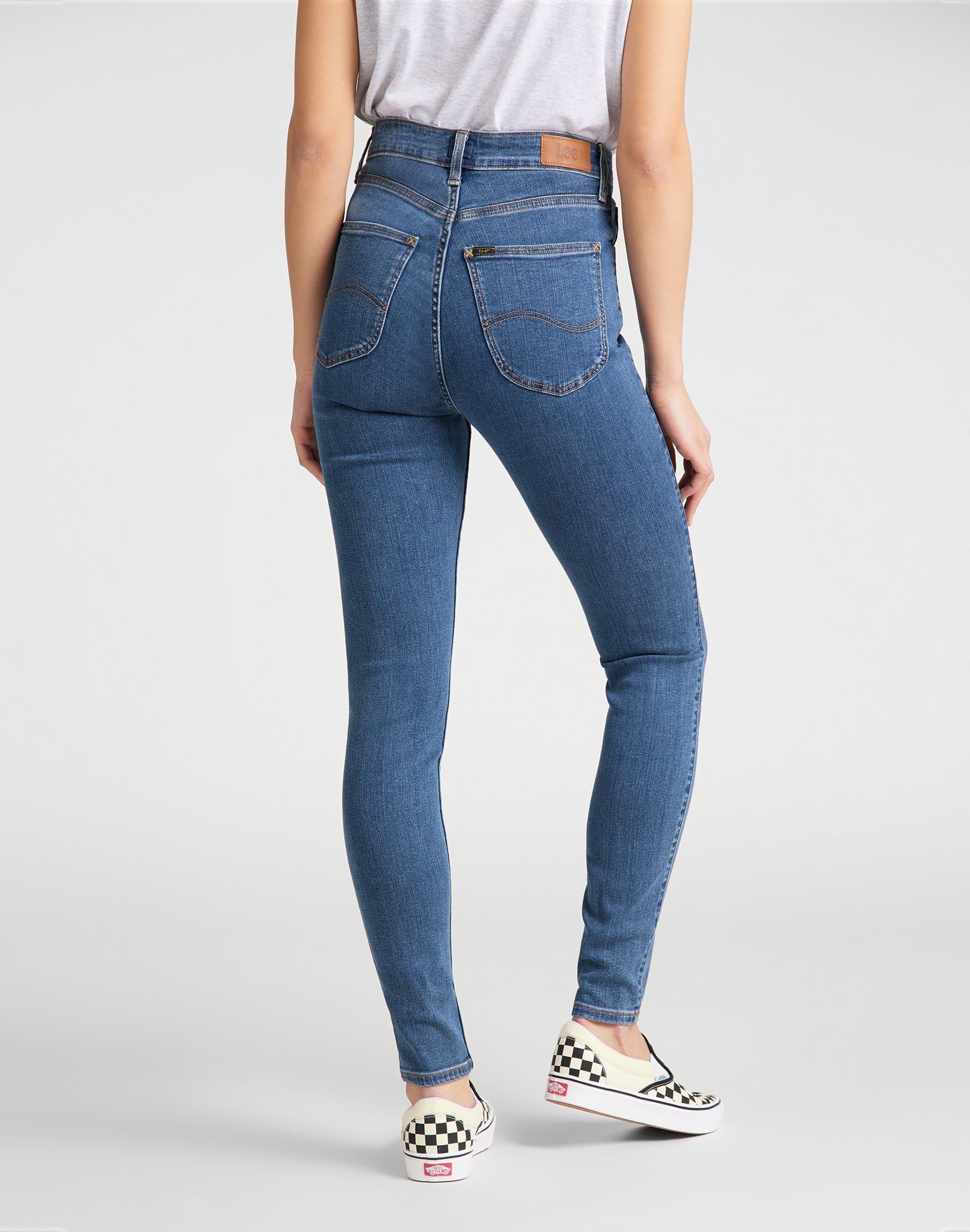 Ivy in jeans Clean Play Lee