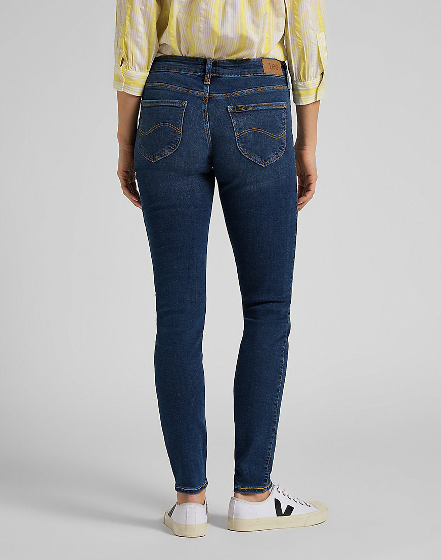 Scarlett in jeans Mid Martha Lee