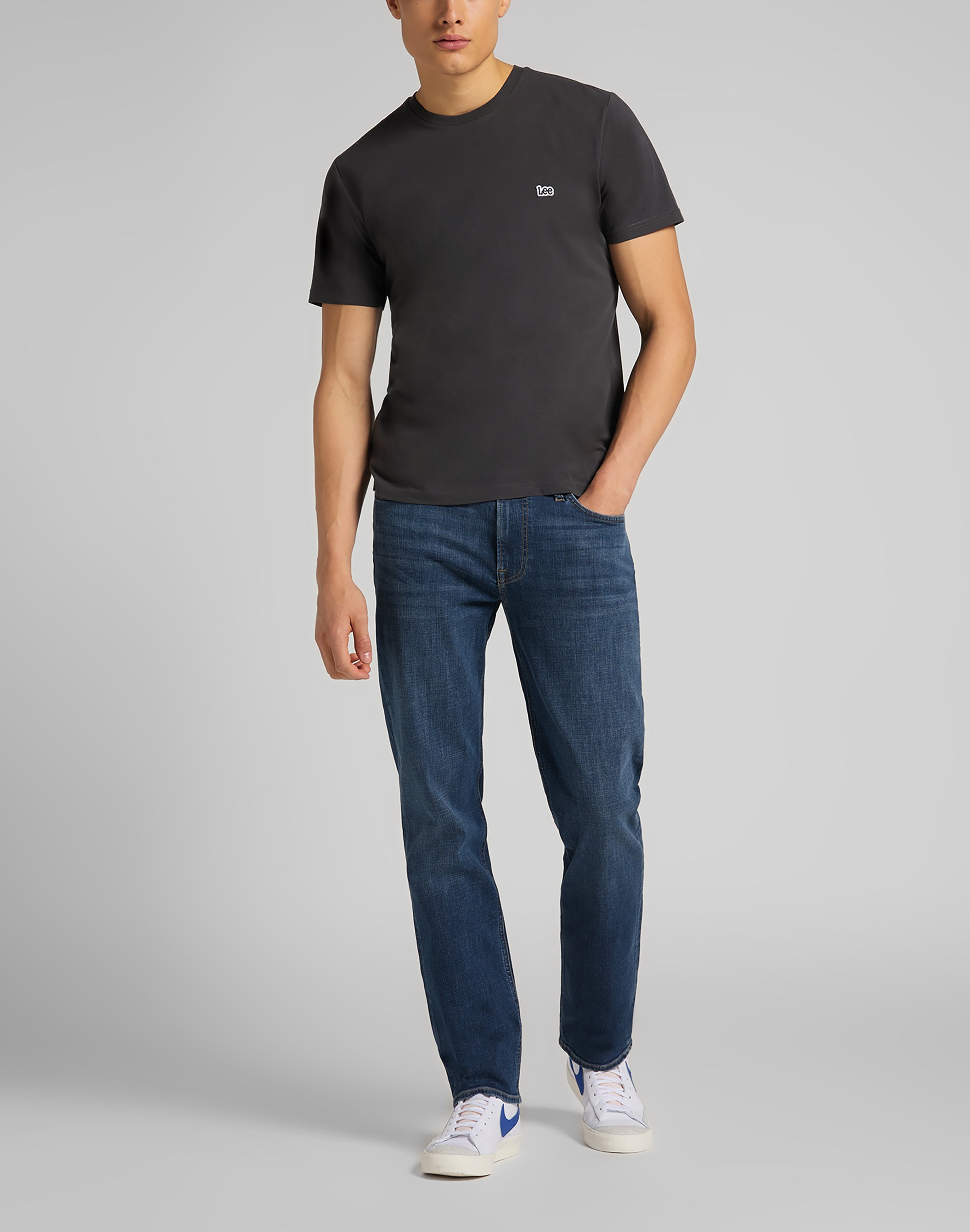 T-shirt a manica corta con logo patch in nero lavato Lee