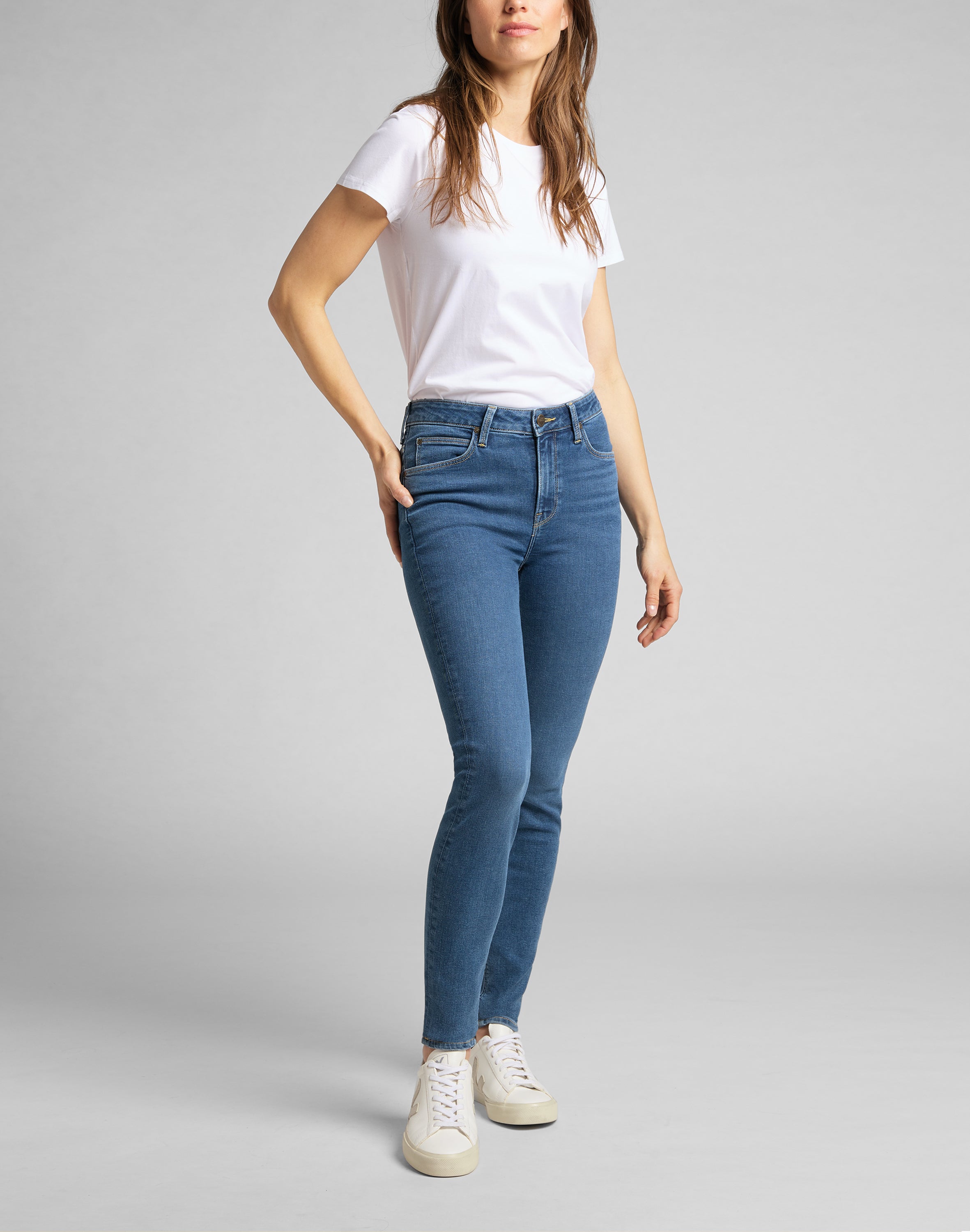 Scarlett High in jeans Mid Madison Lee