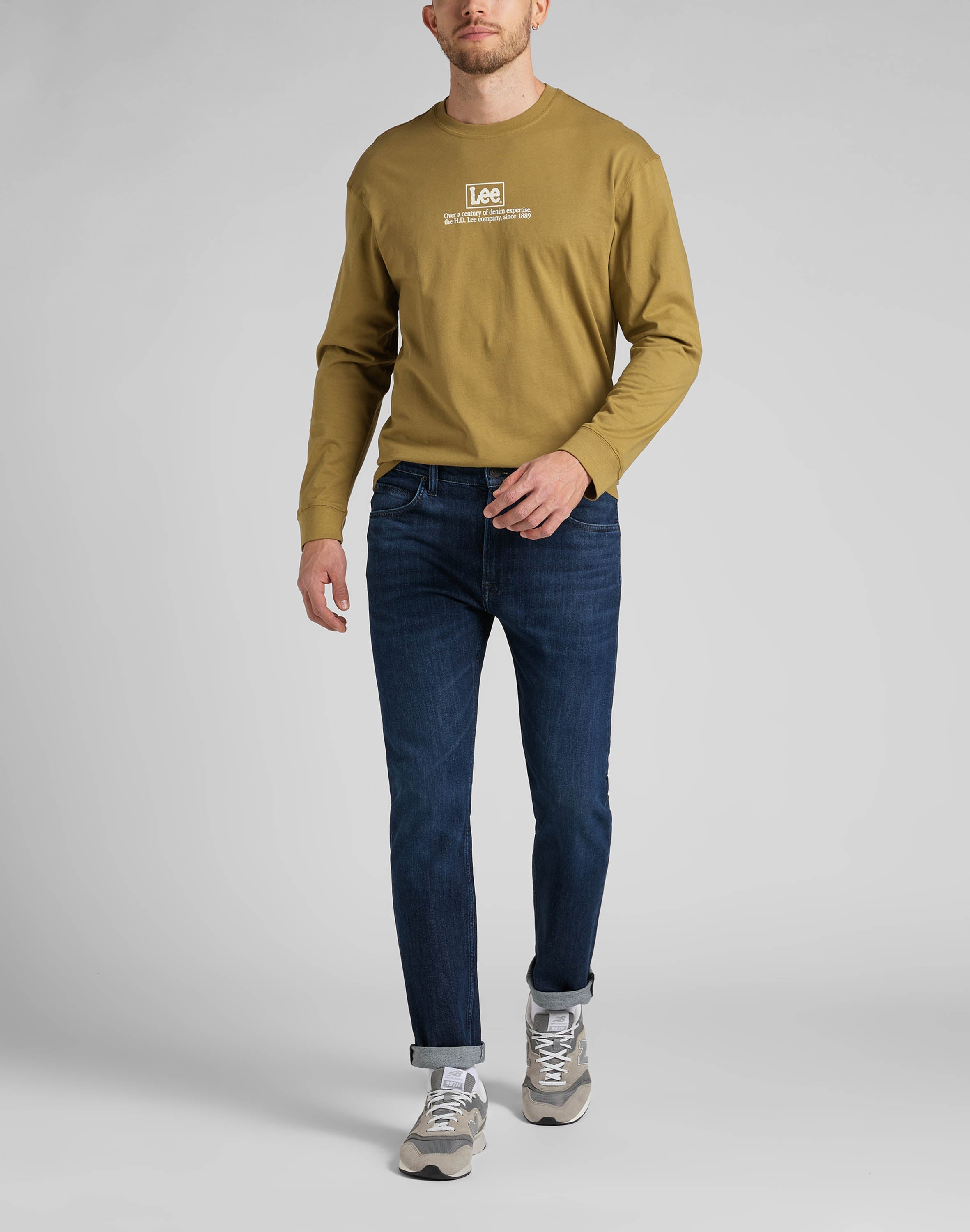 Cavaliere in jeans in acque profonde Lee