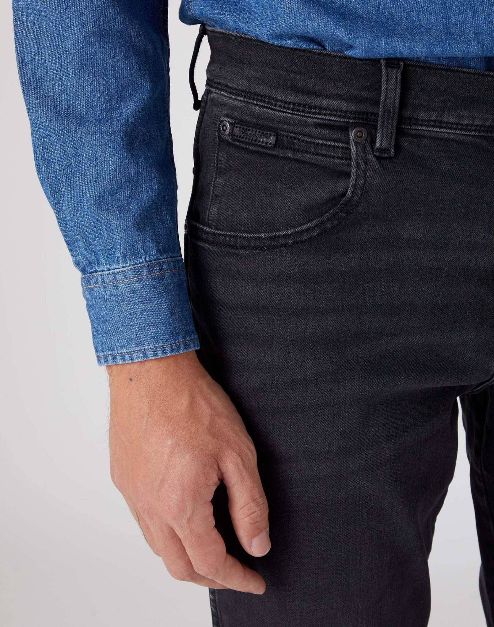 Jeans Texas Slim in Nero Corvo Wrangler   