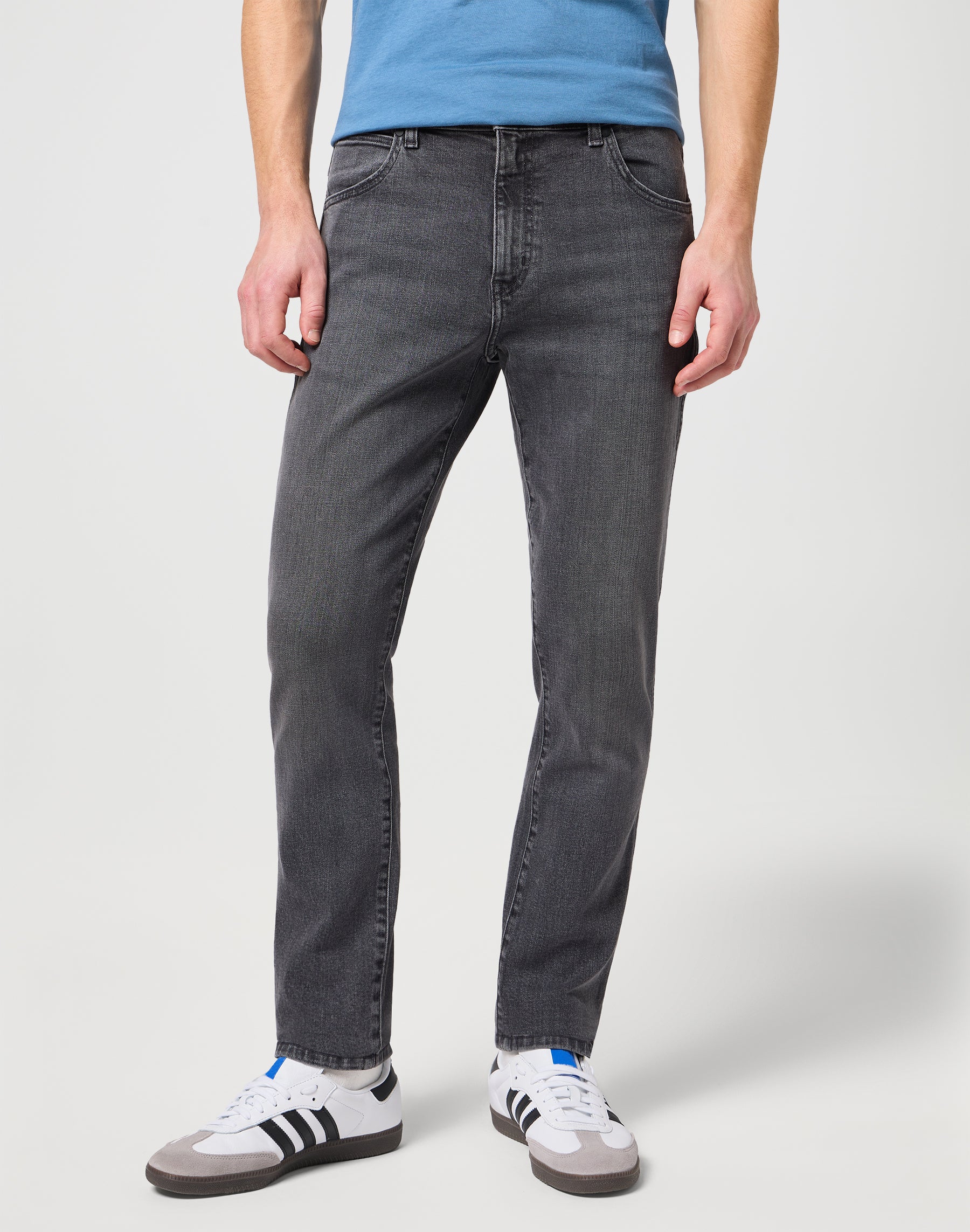 Larston in jeans blackout Wrangler   