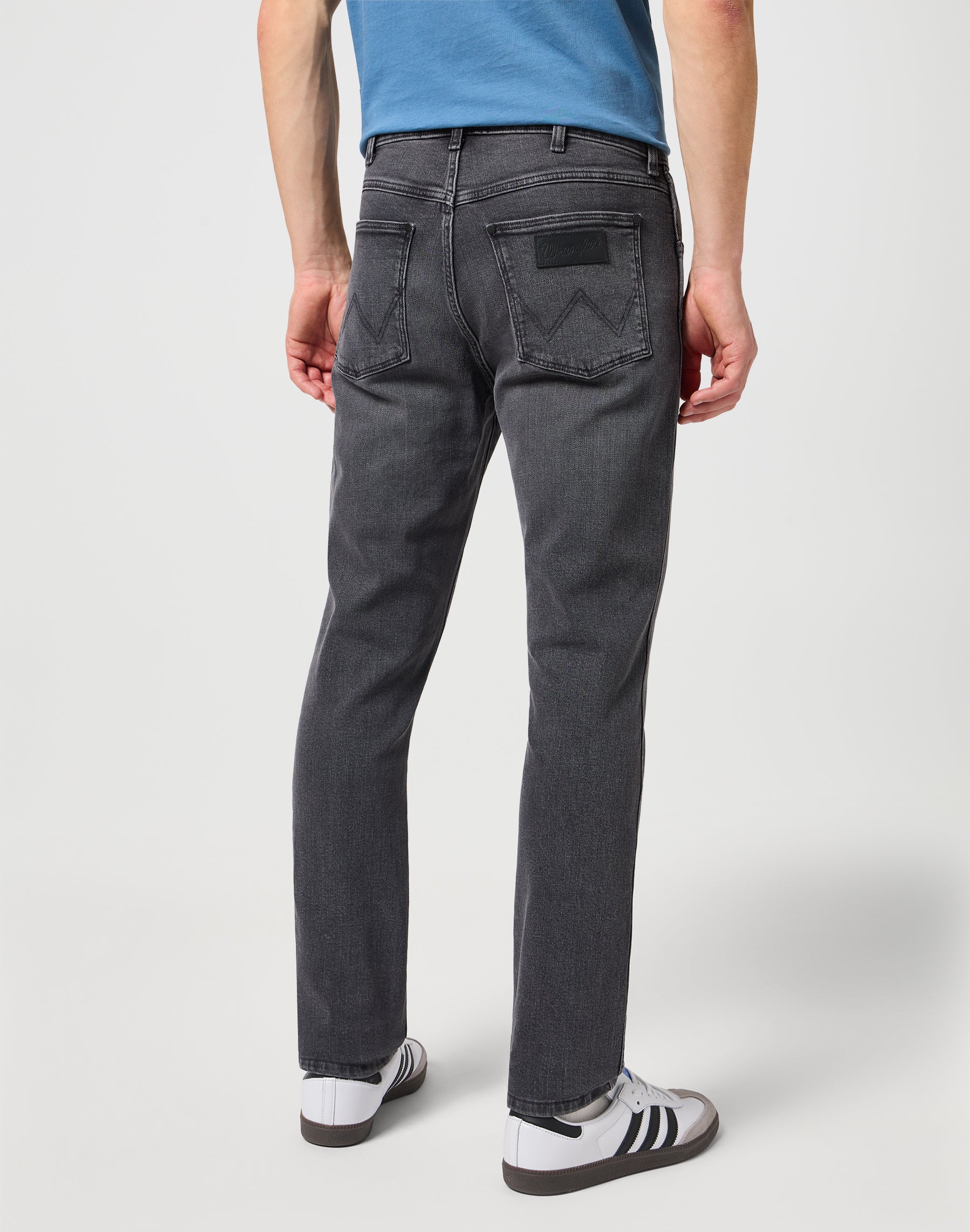 Larston in jeans blackout Wrangler   