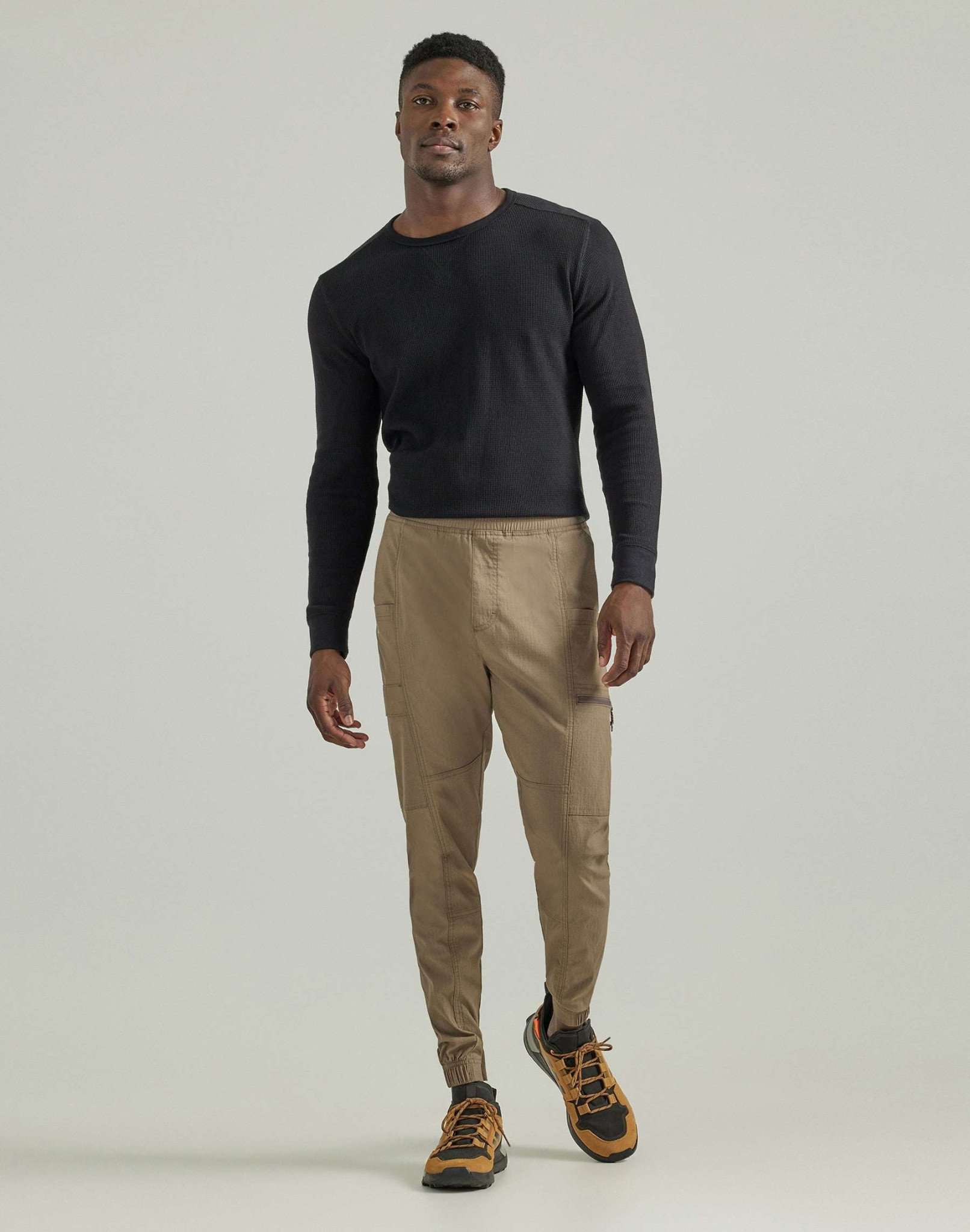 Pull On Tapered Pant in Bungee Cord Pantaloni Wrangler   