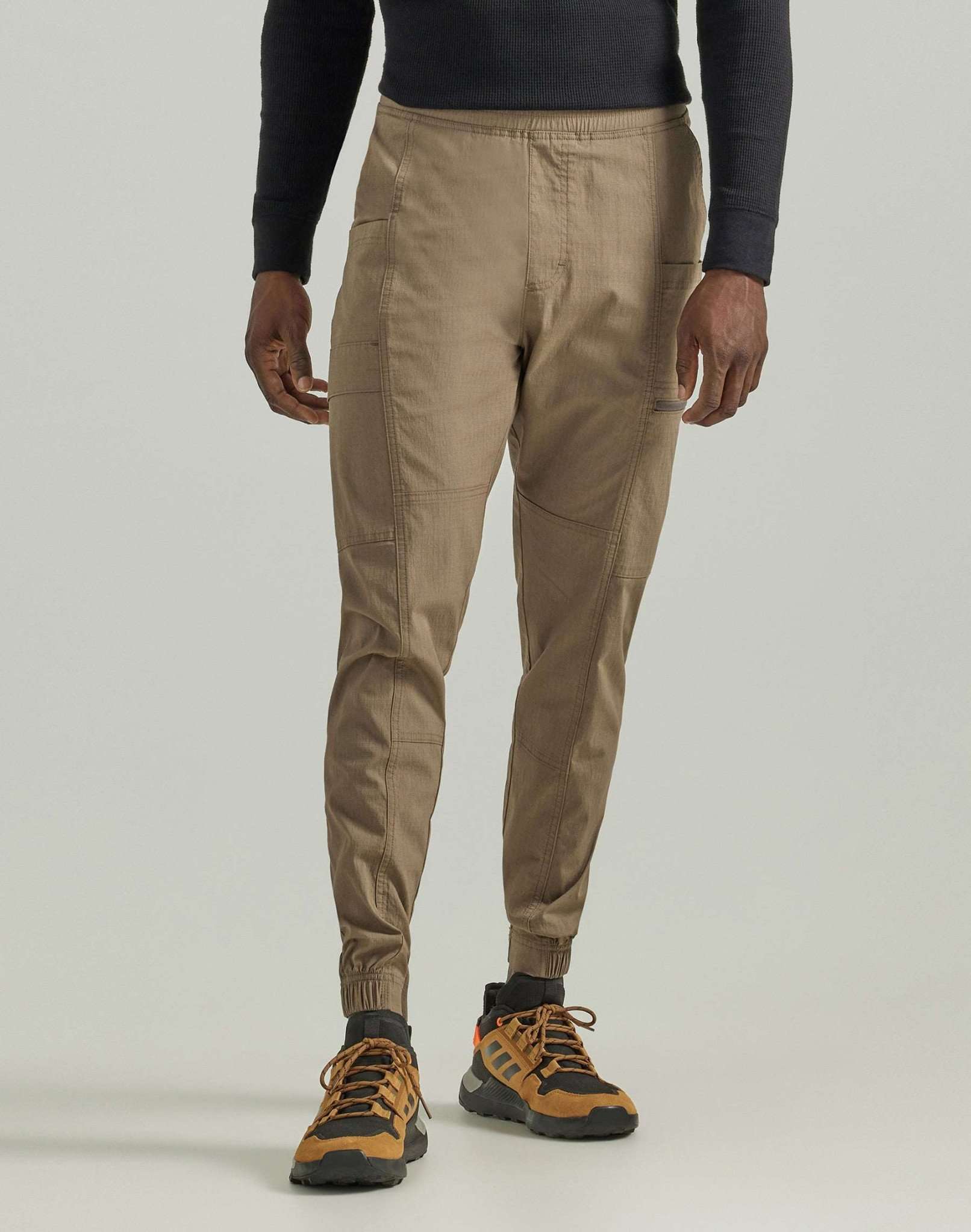 Pull On Tapered Pant in Bungee Cord Pantaloni Wrangler   