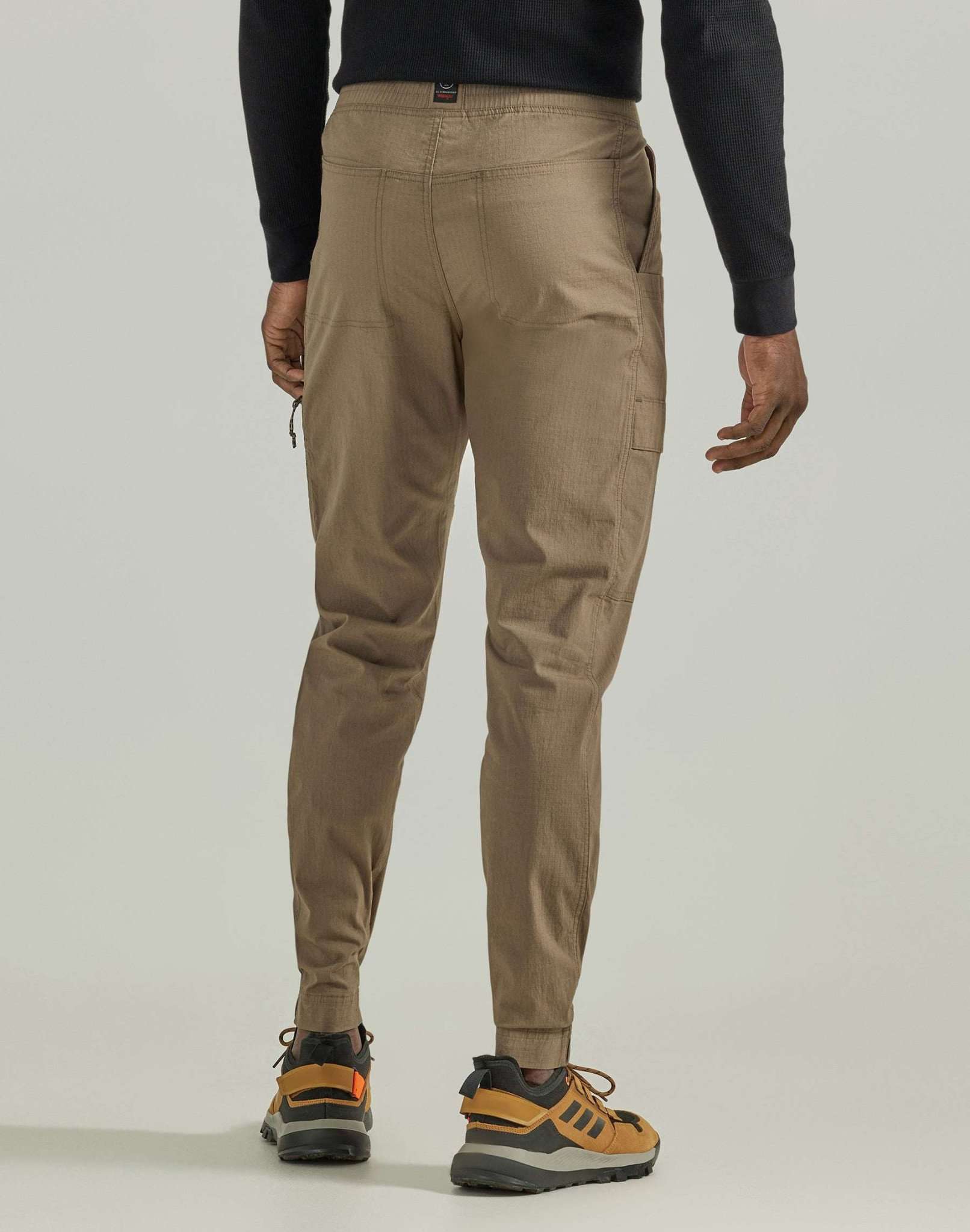 Pull On Tapered Pant in Bungee Cord Pantaloni Wrangler   