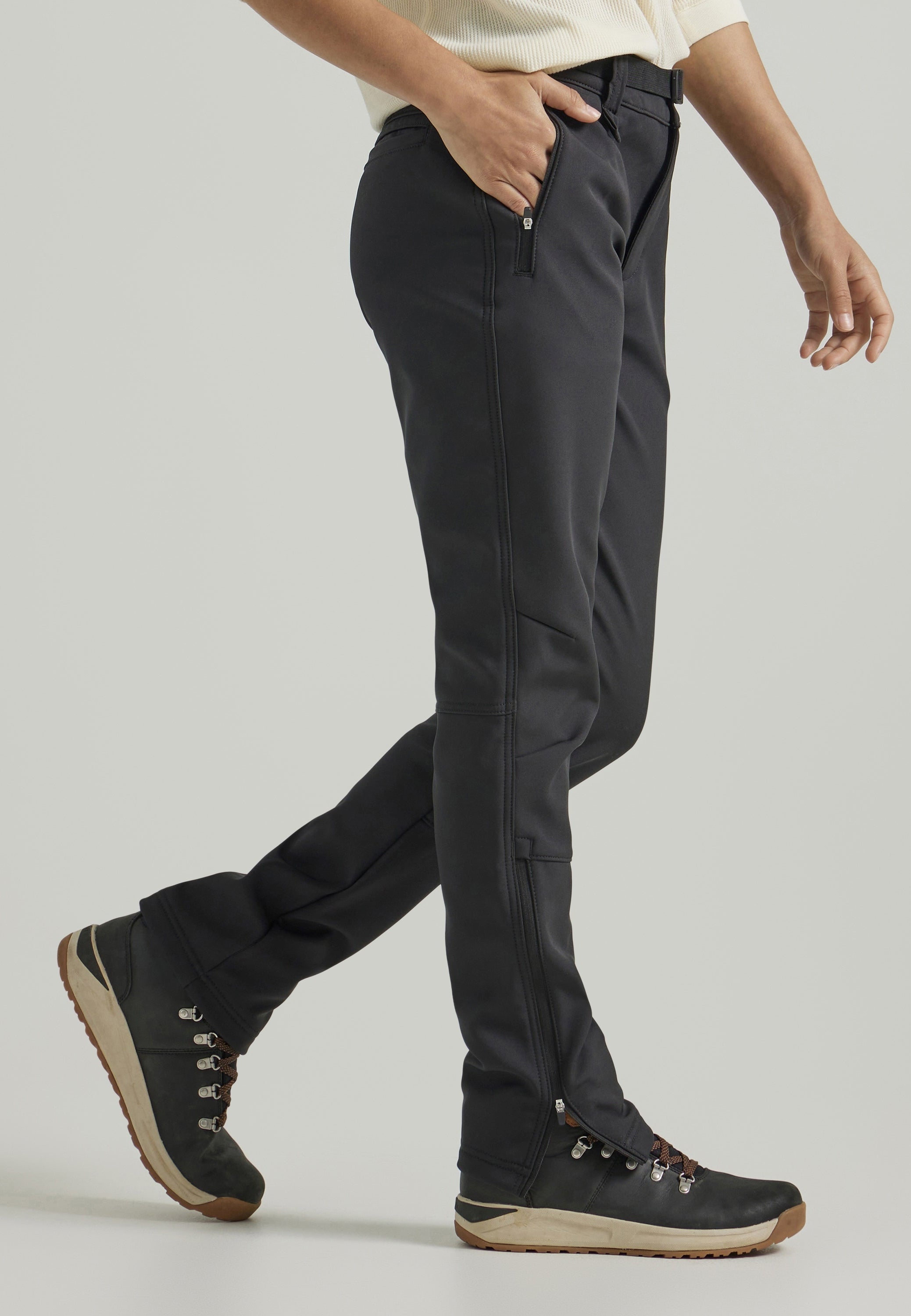 Pantalone Softshell in Jet Black Pantaloni Wrangler   