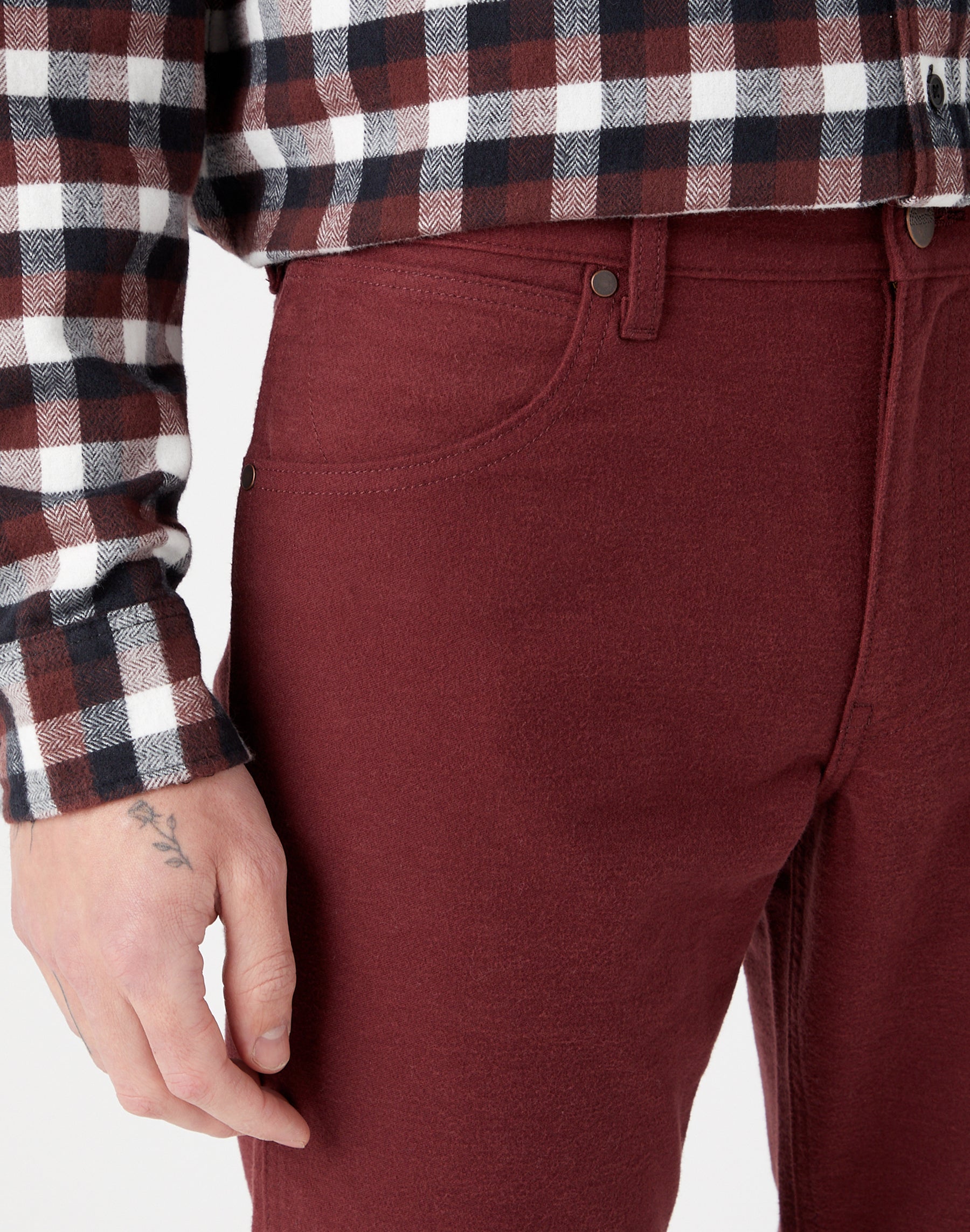 Greensboro Low Stretch in Dahlia Pantaloni Wrangler   