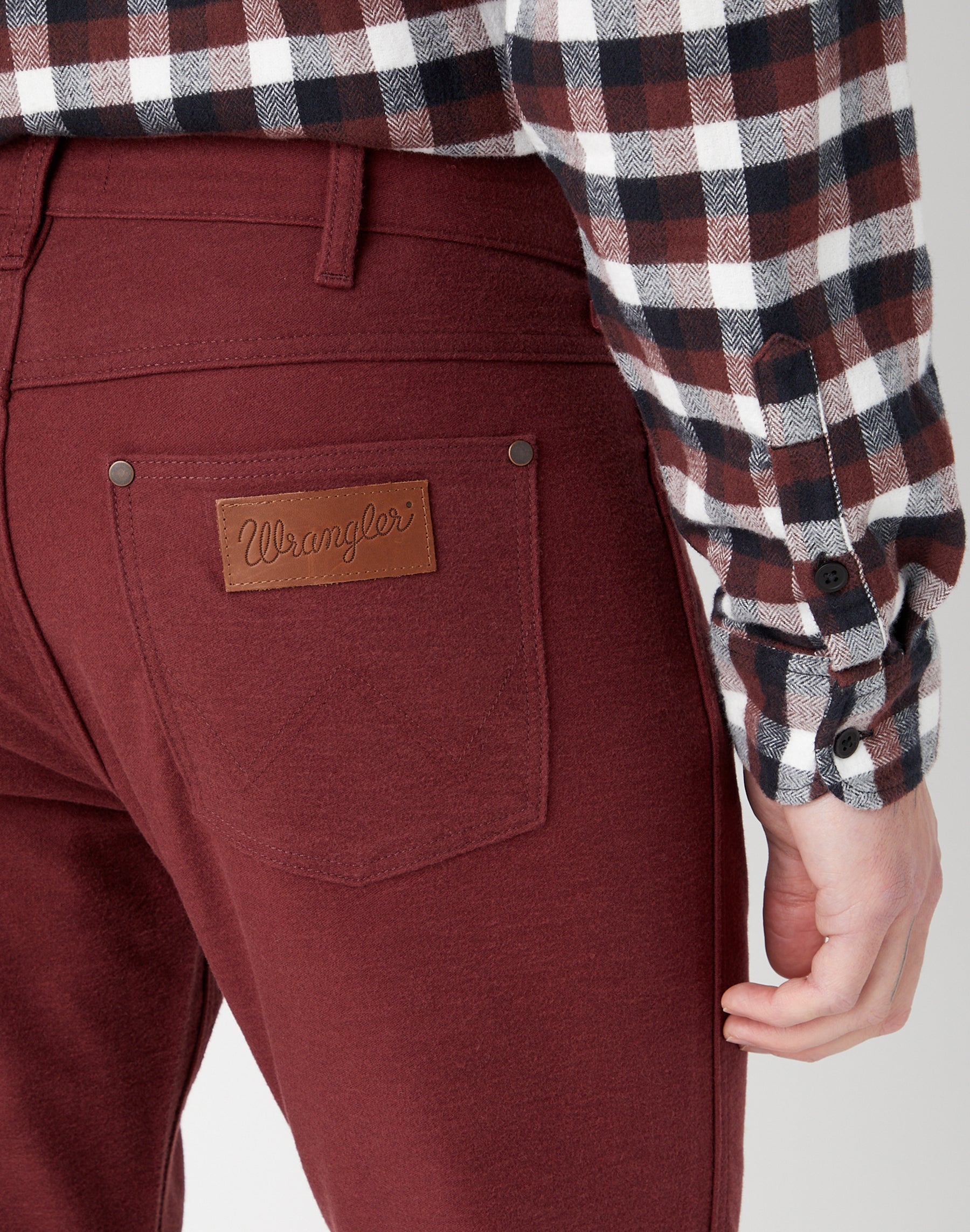 Greensboro Low Stretch in Dahlia Pantaloni Wrangler   