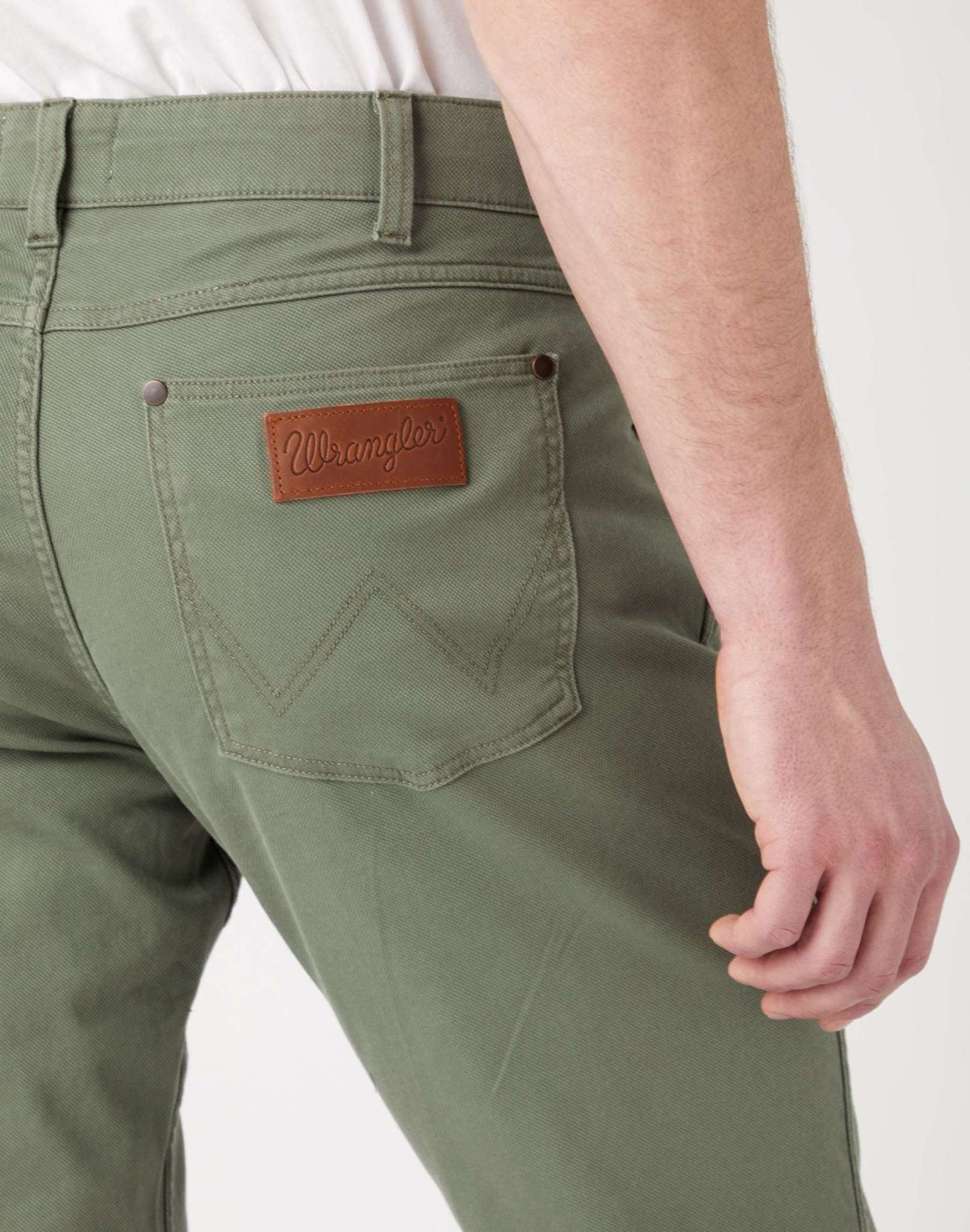 Greensboro in pantaloni oliva polverosi Wrangler   