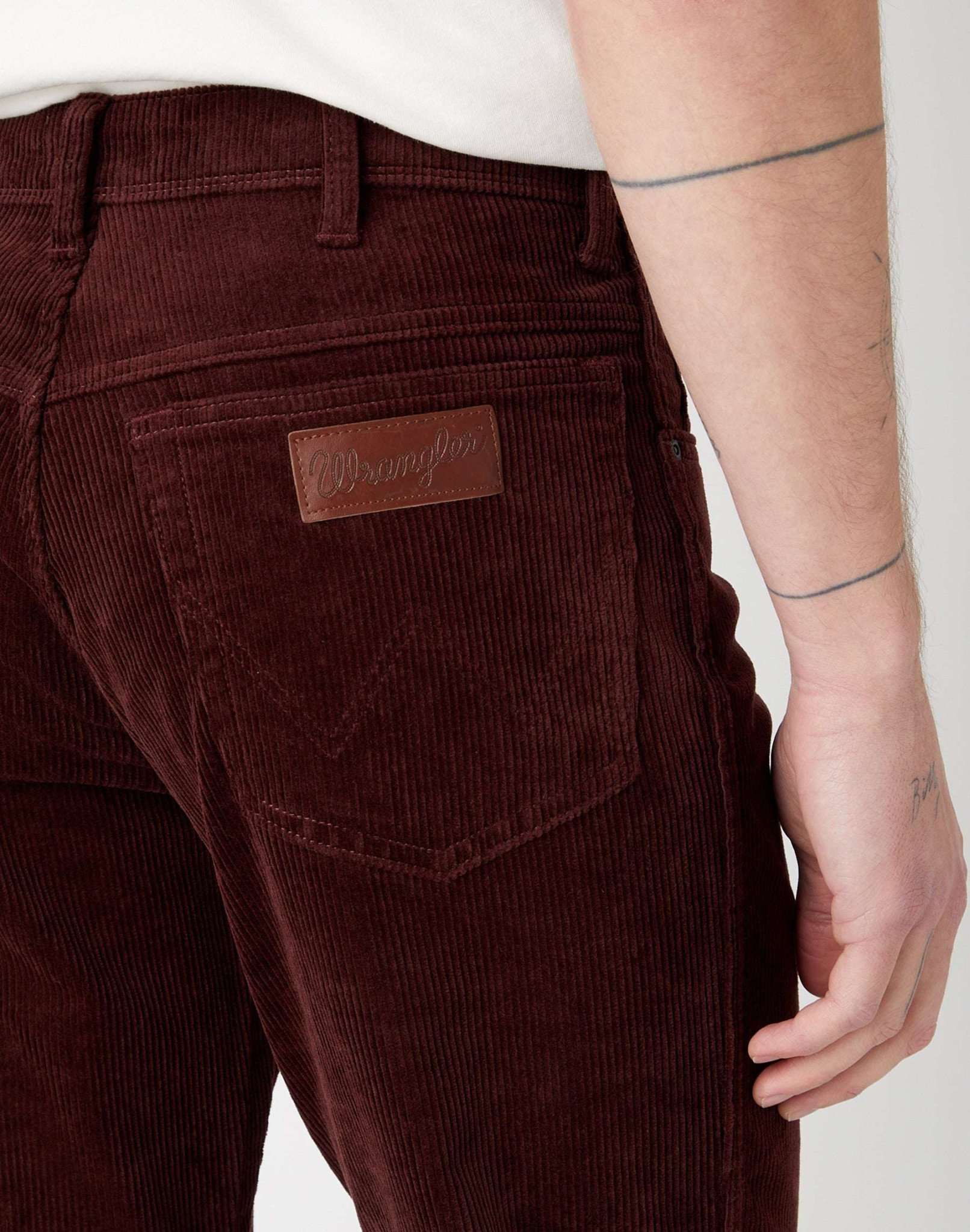 Texas Corduroy in Dahlia Pantaloni Wrangler   