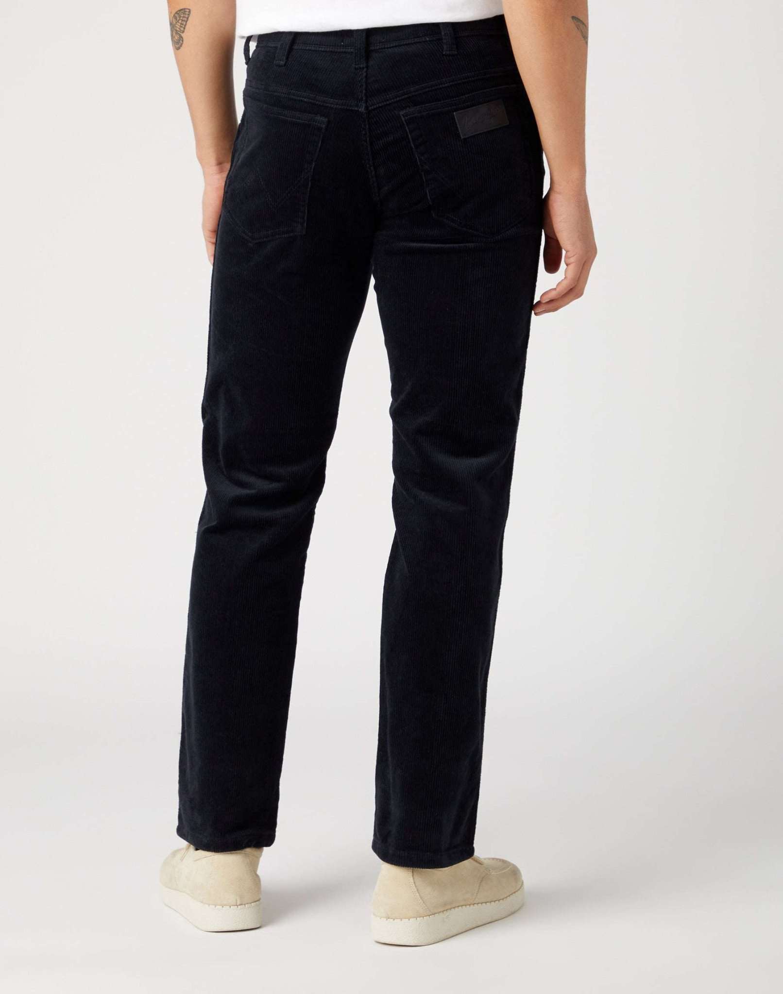 Greensboro Corduroy in nero Pantaloni Wrangler   