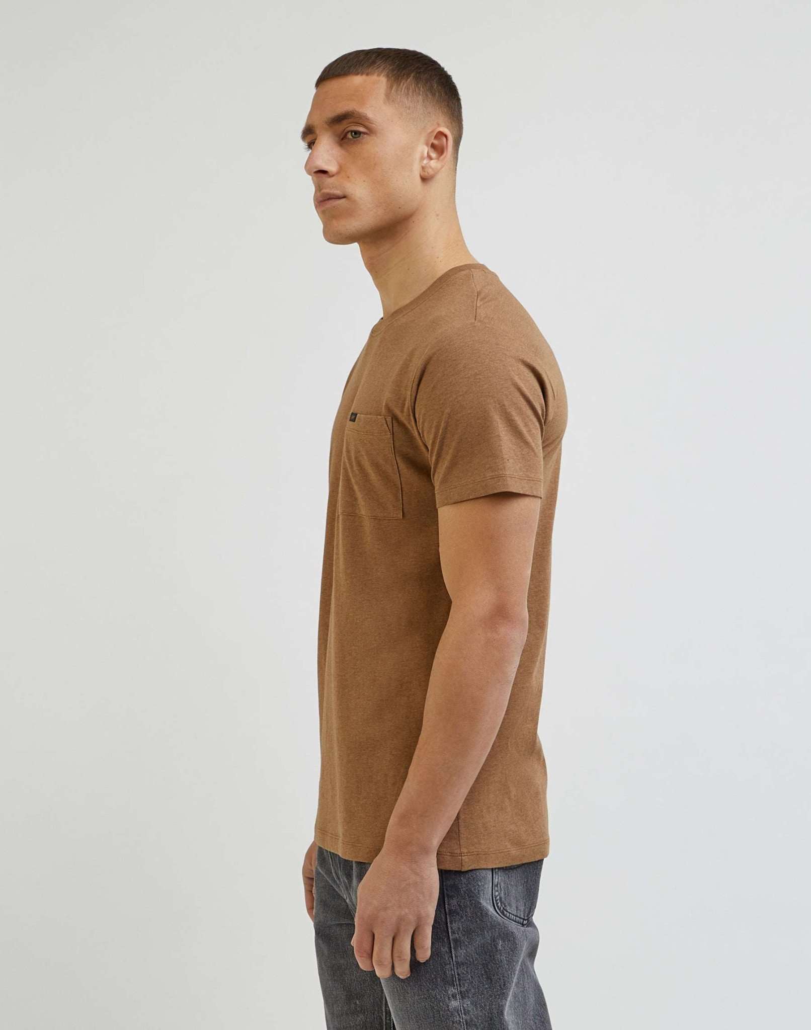 Ultimate Pocket Tee in T-shirt Tumbleweed Lee   