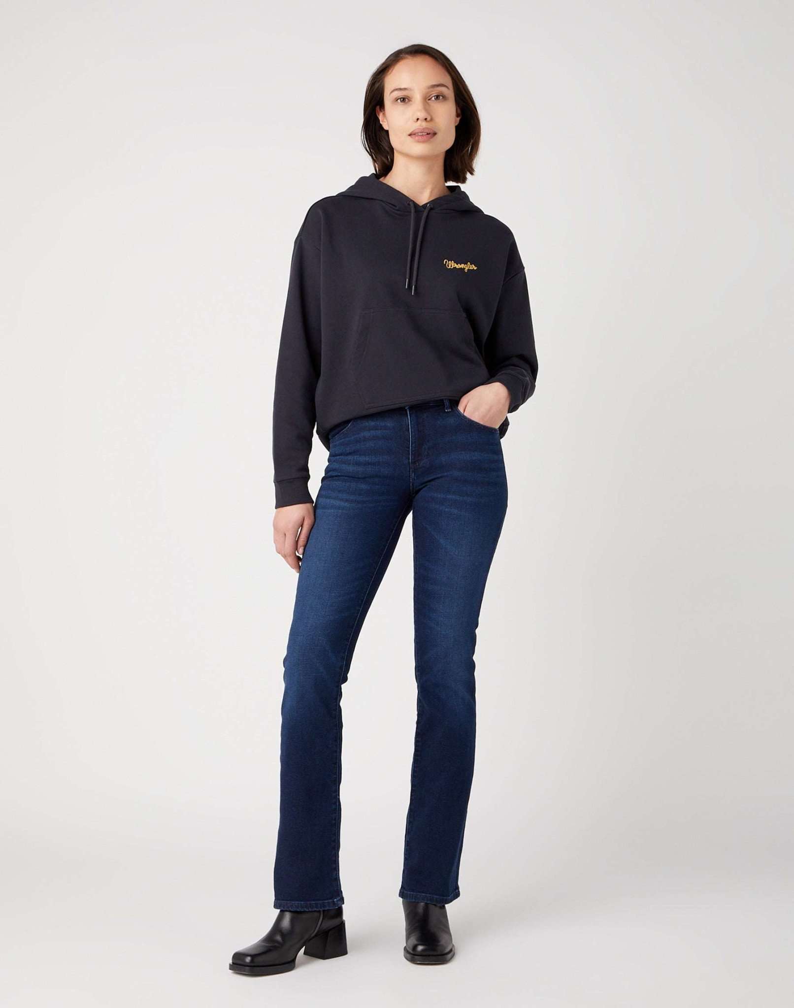 Bootcut in Jeans Nightshade Wrangler   