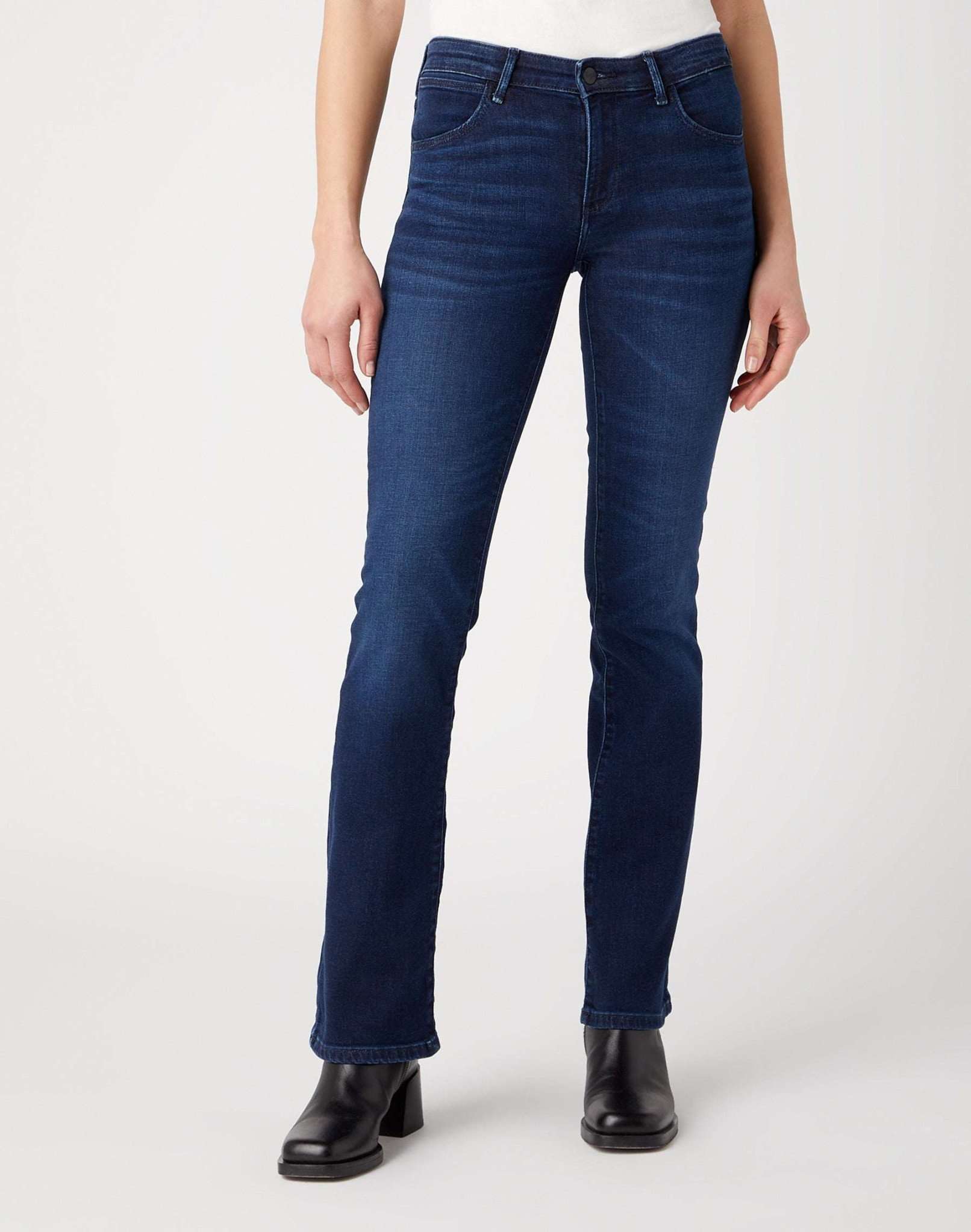 Bootcut in Jeans Nightshade Wrangler   