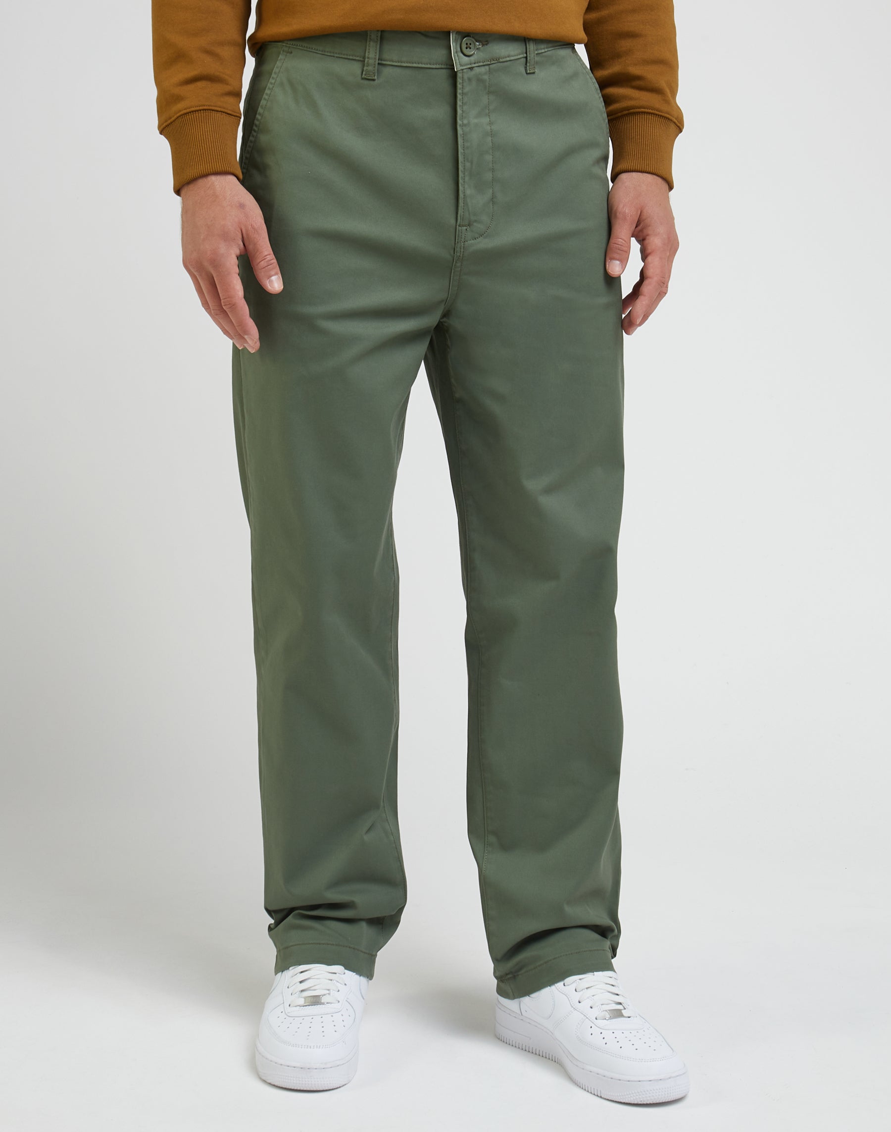 Pantaloni Chino rilassati in Olive Grove Lee   