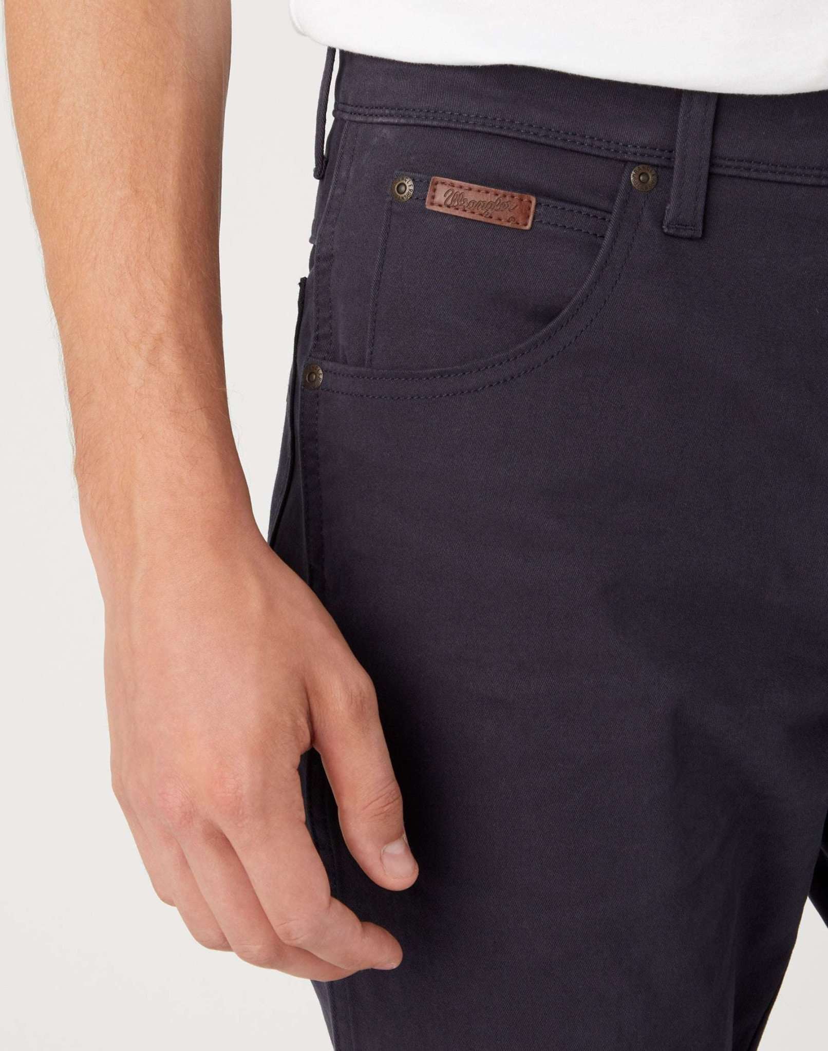 Pantaloni Texas Slim in Marina Scura Wrangler   