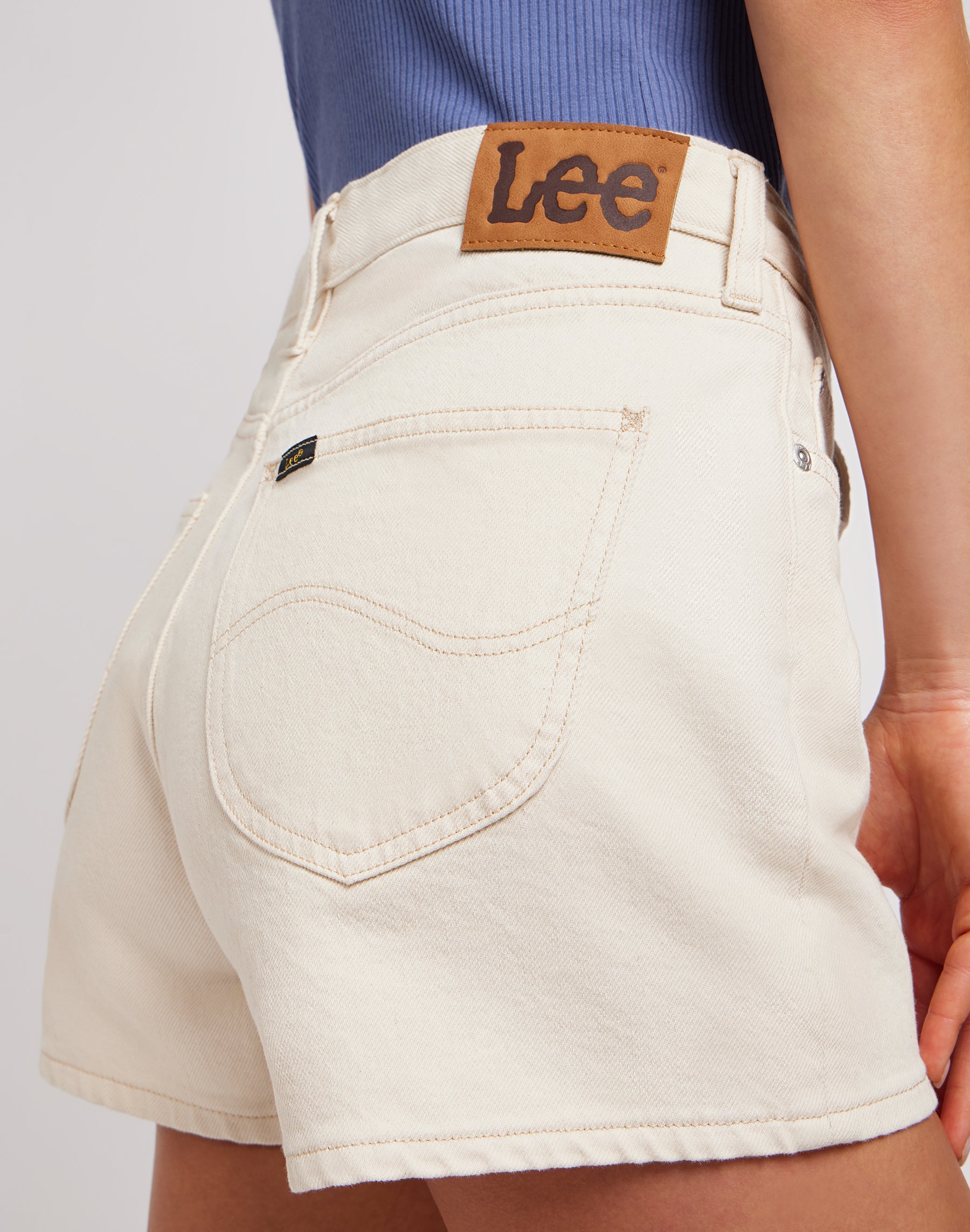 Carol Short in pantaloncini con risciacquo leggero Lee   