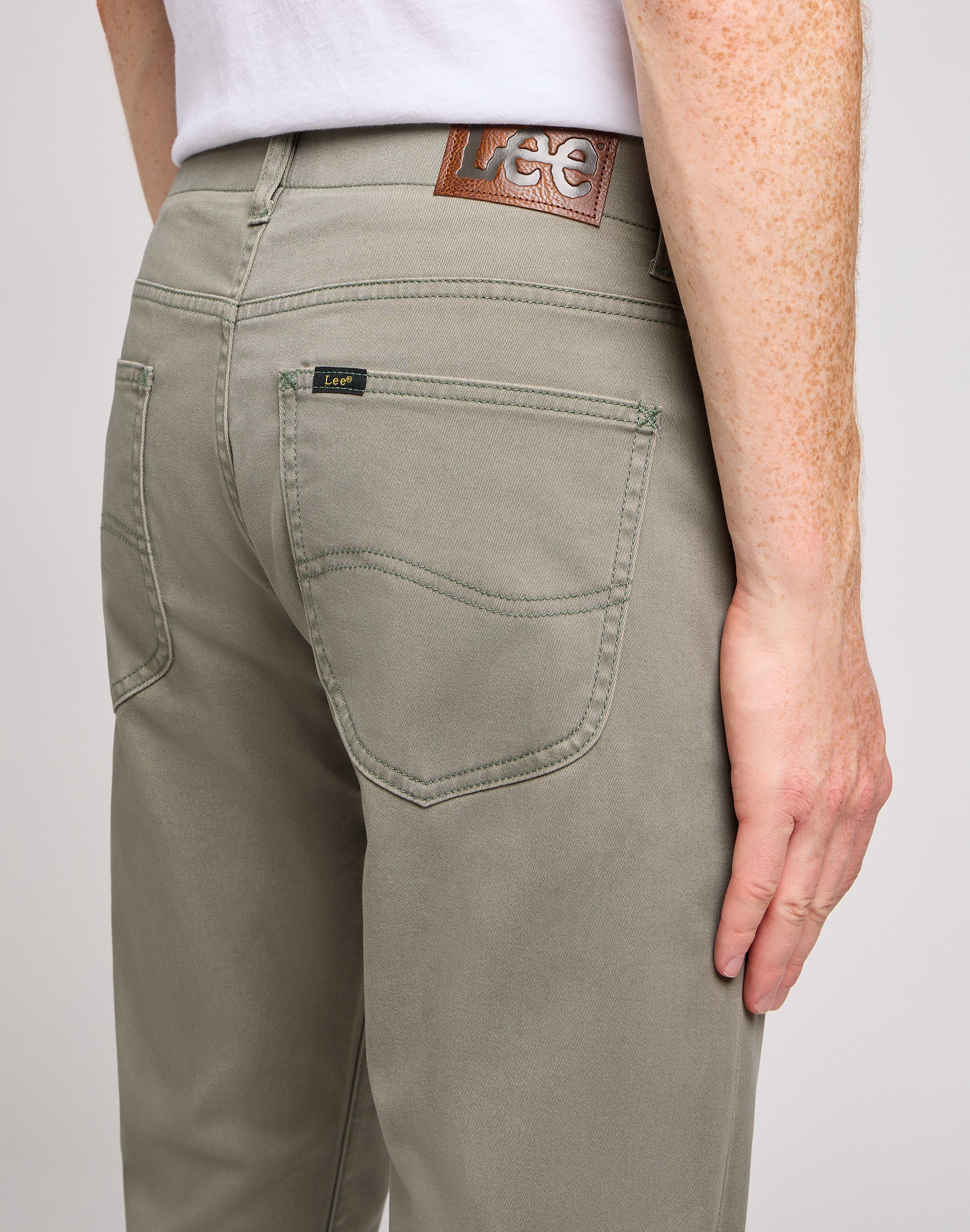 Pantaloni slim fit MVP in Olive Grove Lee   