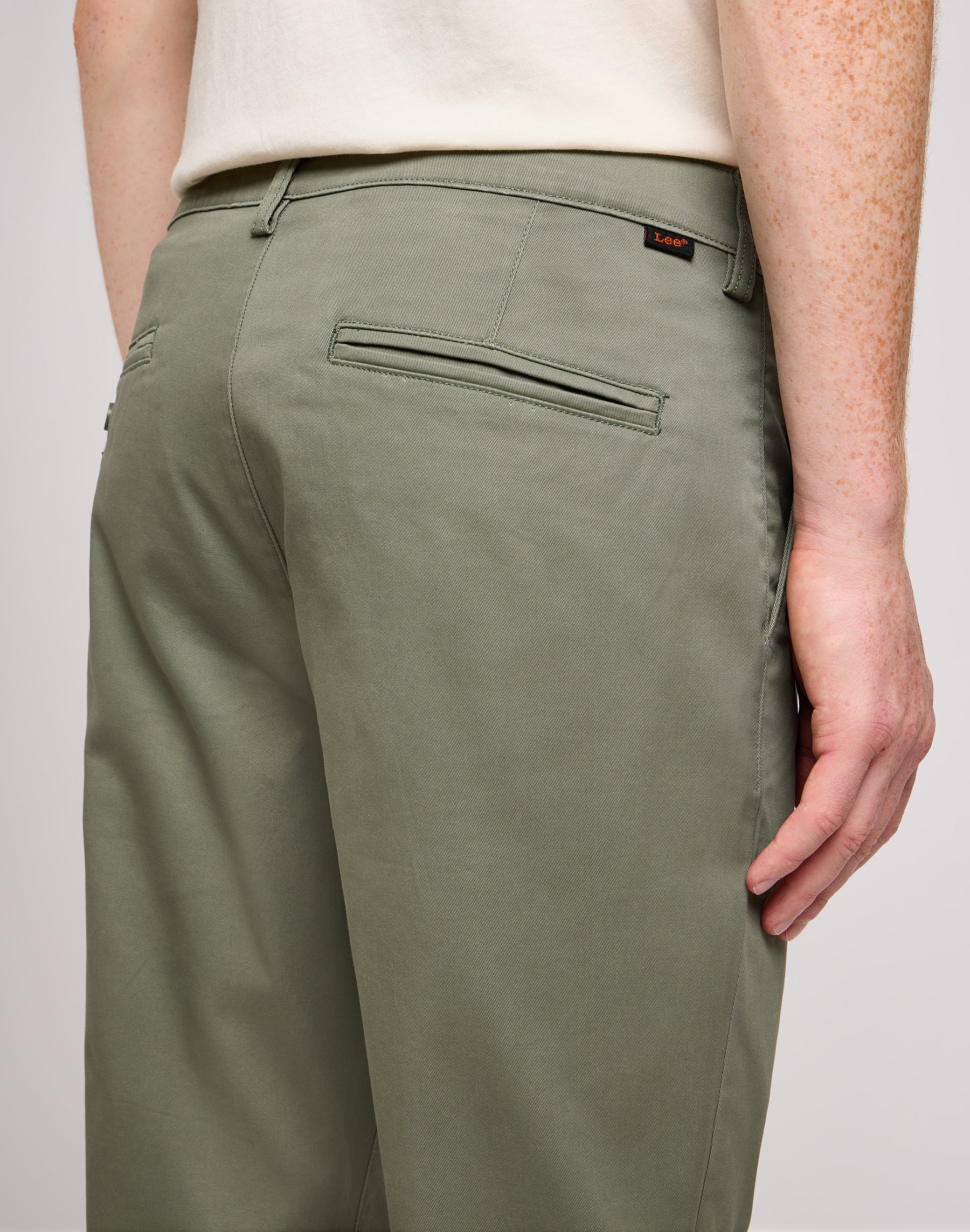 Pantaloni chino slim in Olive Grove Lee   