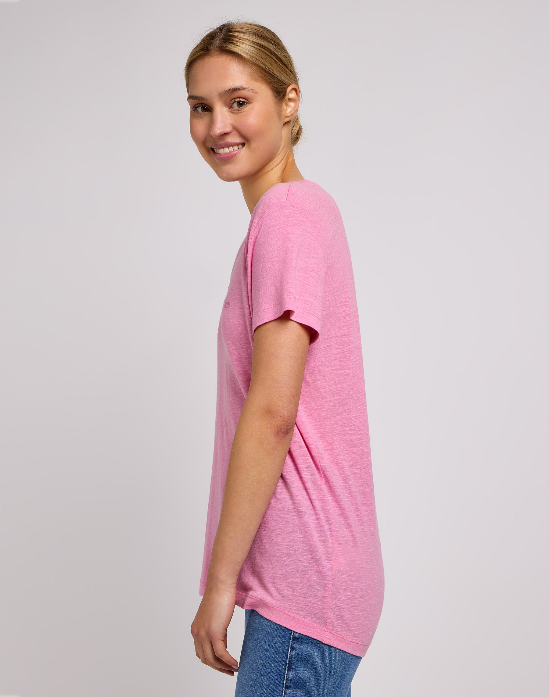 T-shirt con scollo a V in Lilla Zucchero Lee   