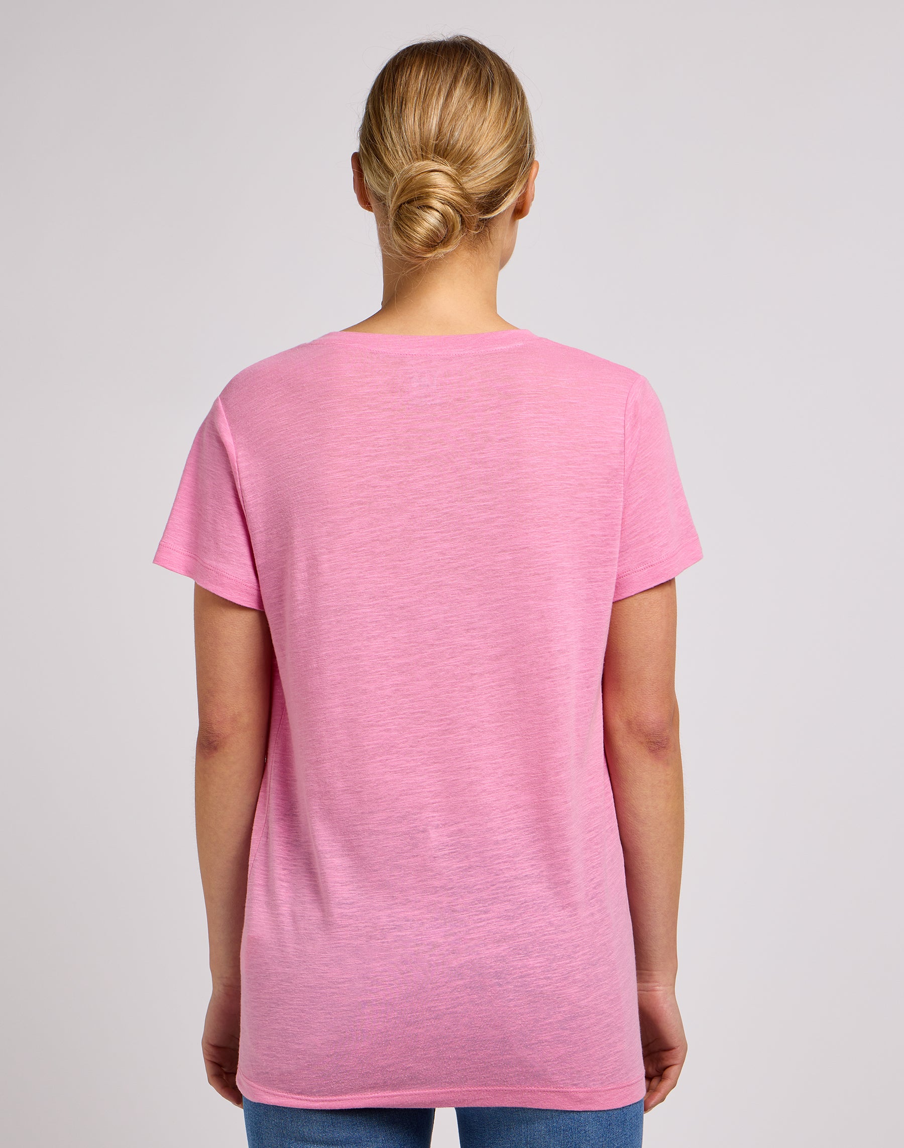 T-shirt con scollo a V in Lilla Zucchero Lee   