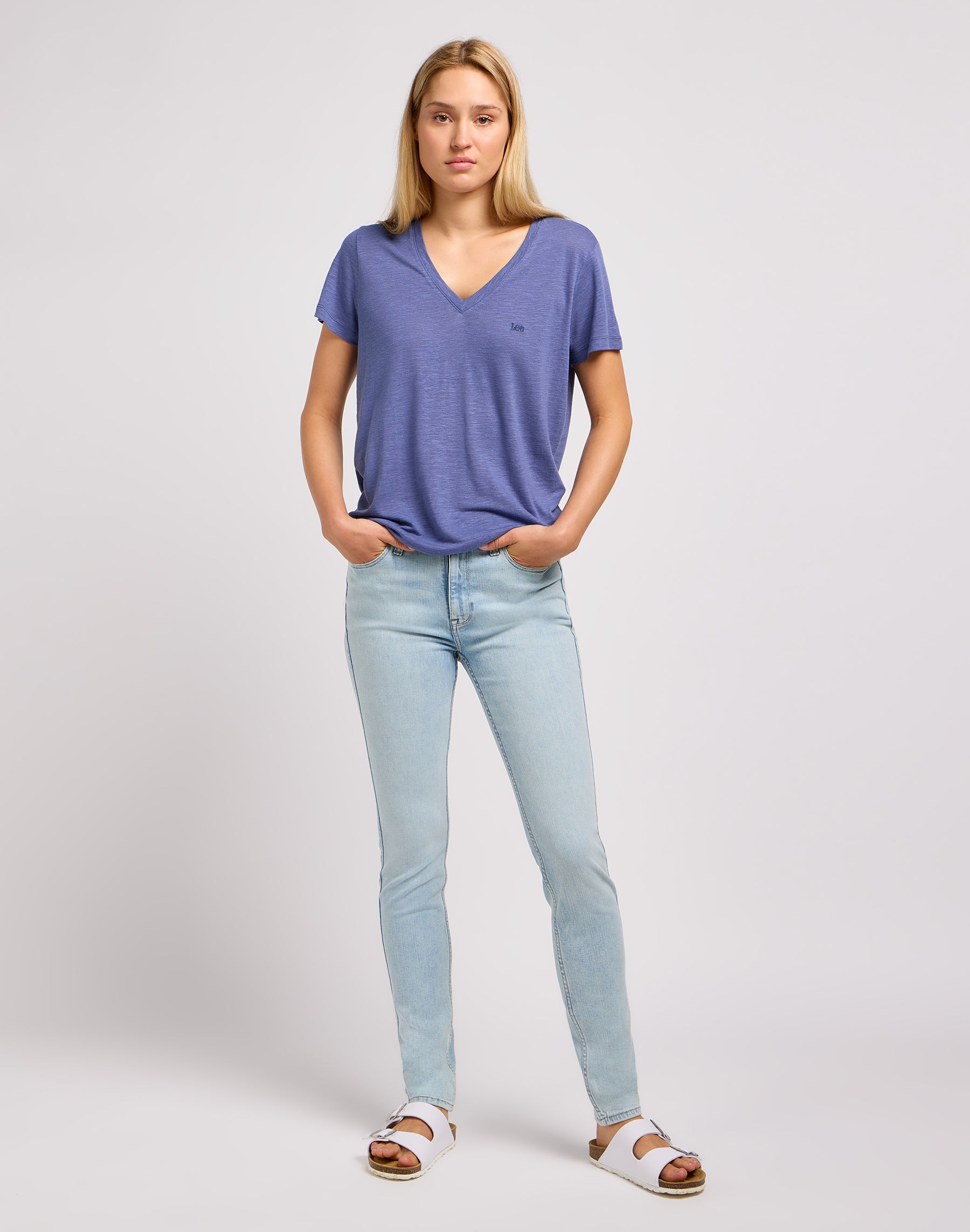 T-shirt con scollo a V in Blu Surf Lee   