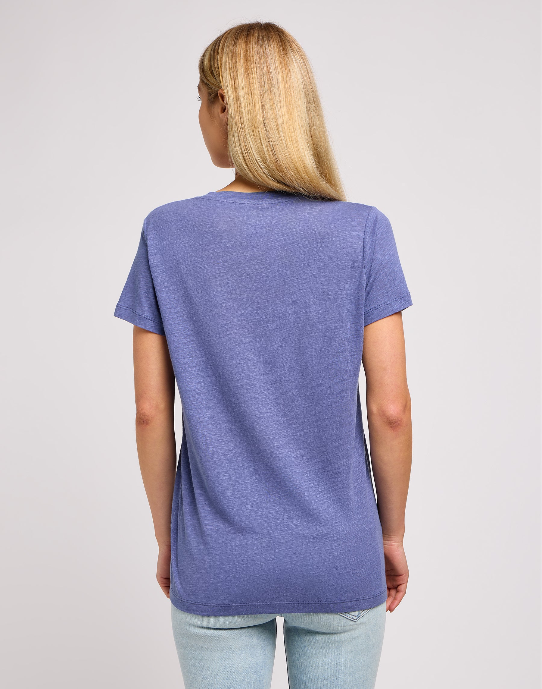 T-shirt con scollo a V in Blu Surf Lee   