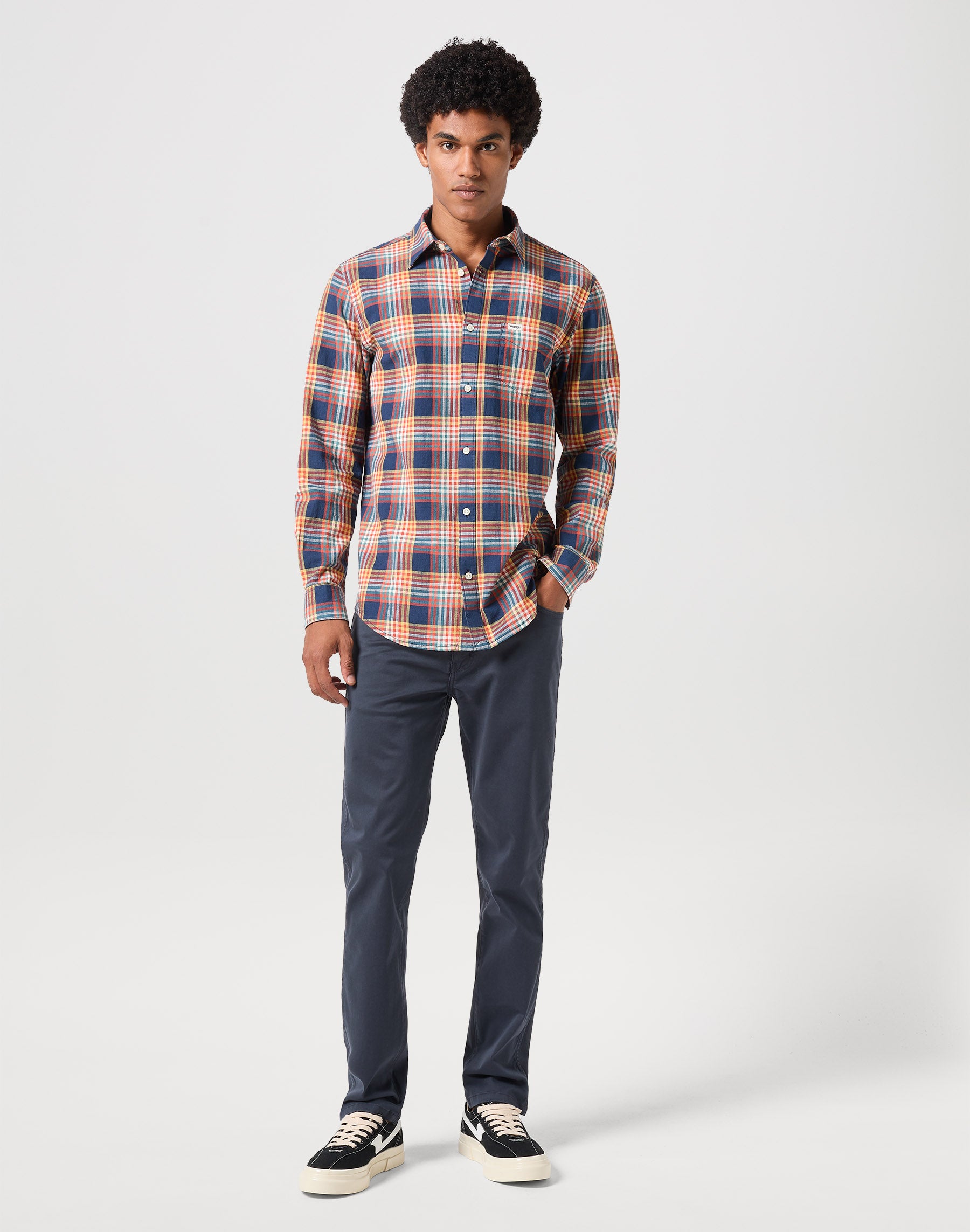 Camicia a maniche lunghe con un taschino in camicie Wrangler, colore blu.   