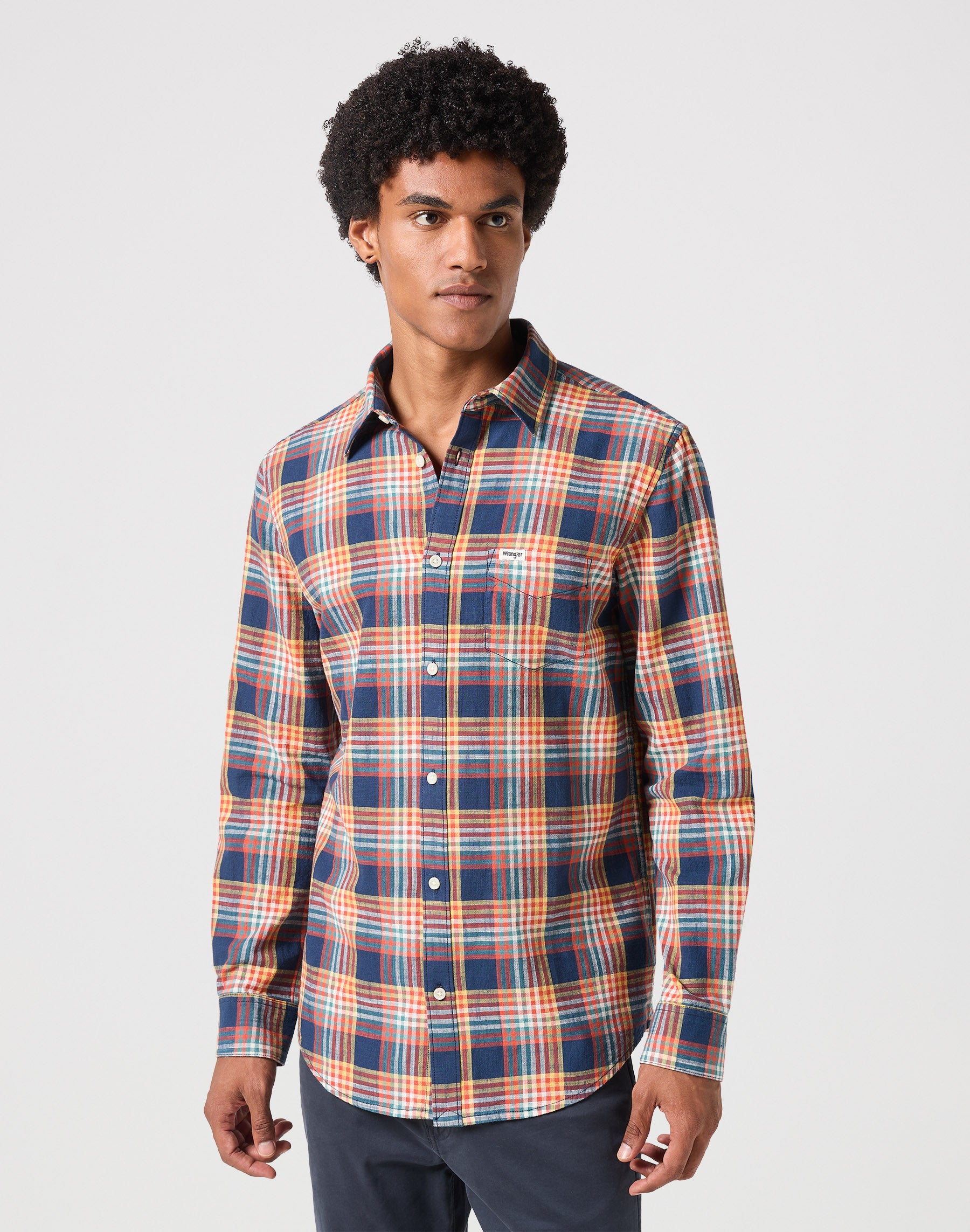 Camicia a maniche lunghe con un taschino in camicie Wrangler, colore blu.   