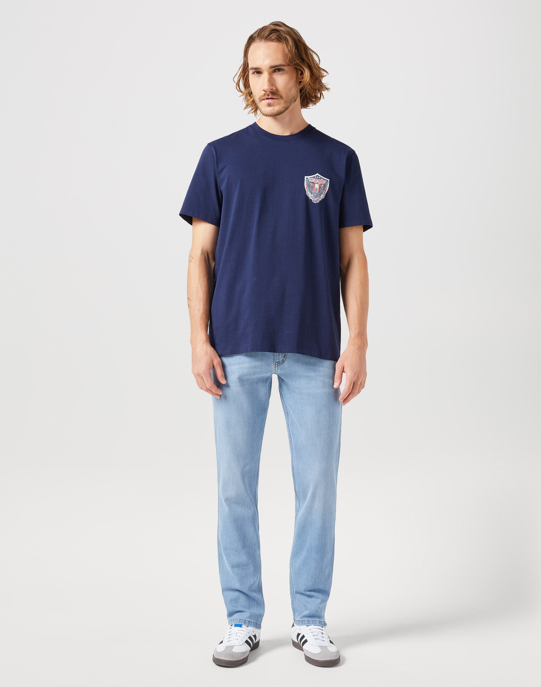 Americana Tee in nero Iris T-Shirt Wrangler   