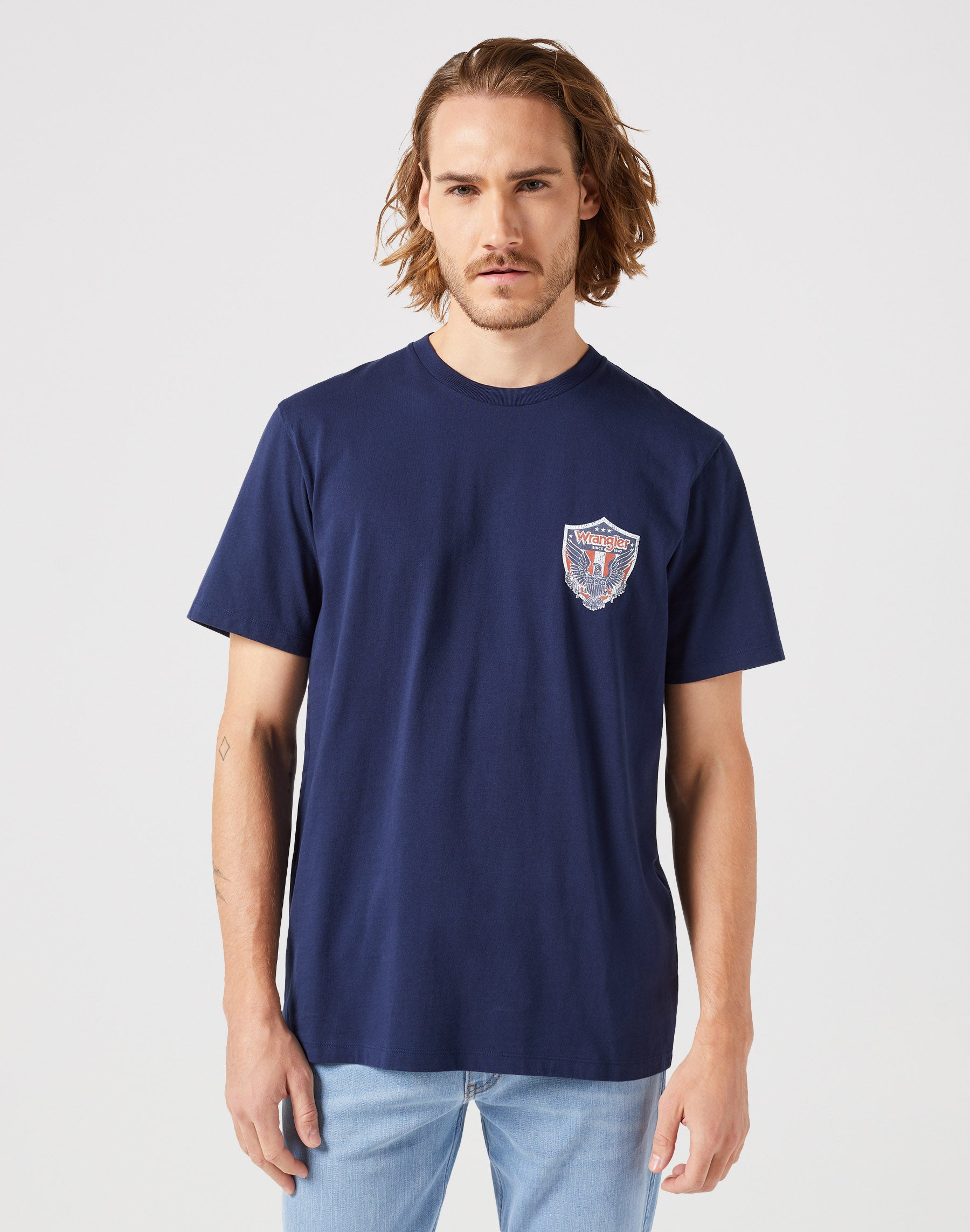 Americana Tee in nero Iris T-Shirt Wrangler   