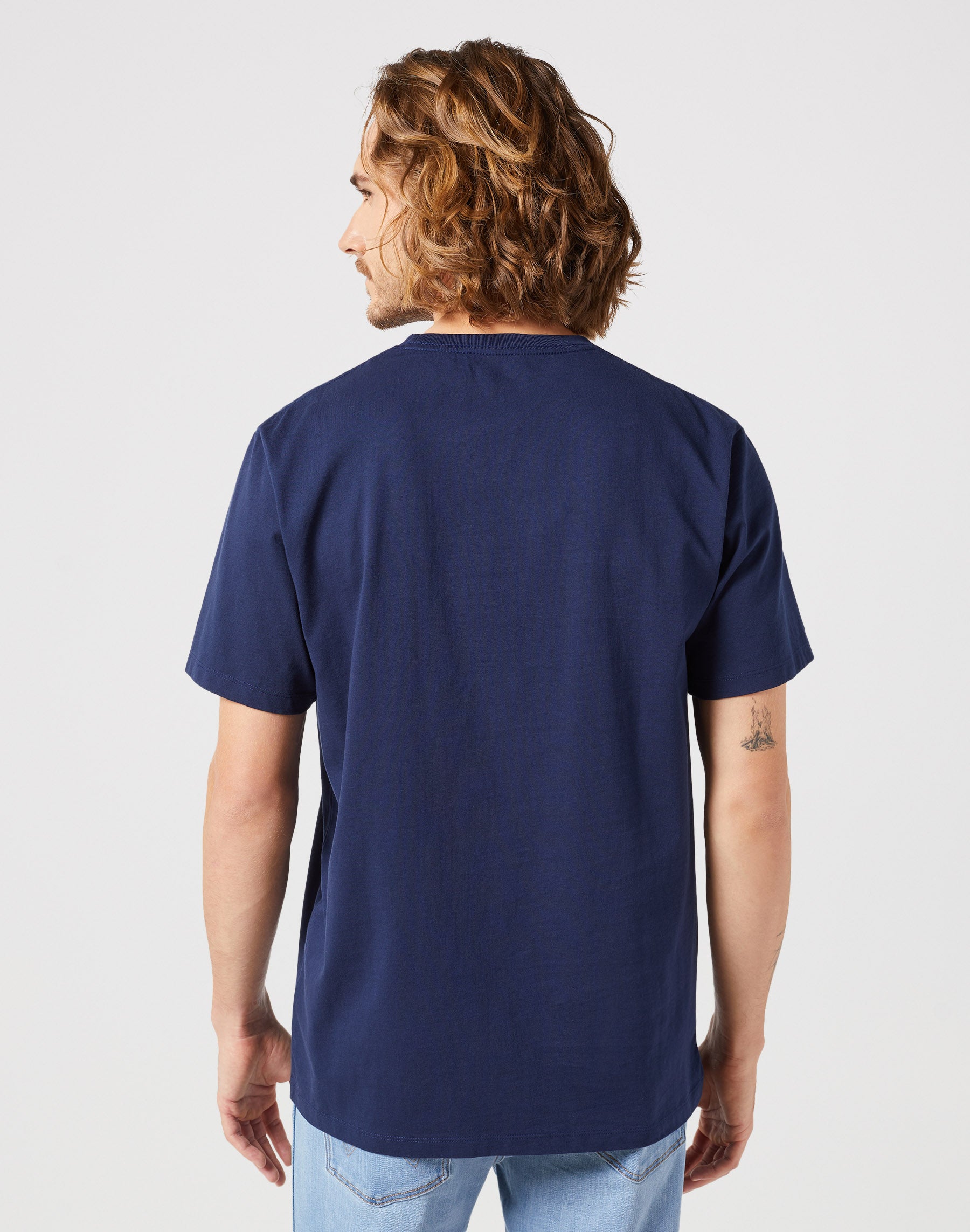 Americana Tee in nero Iris T-Shirt Wrangler   