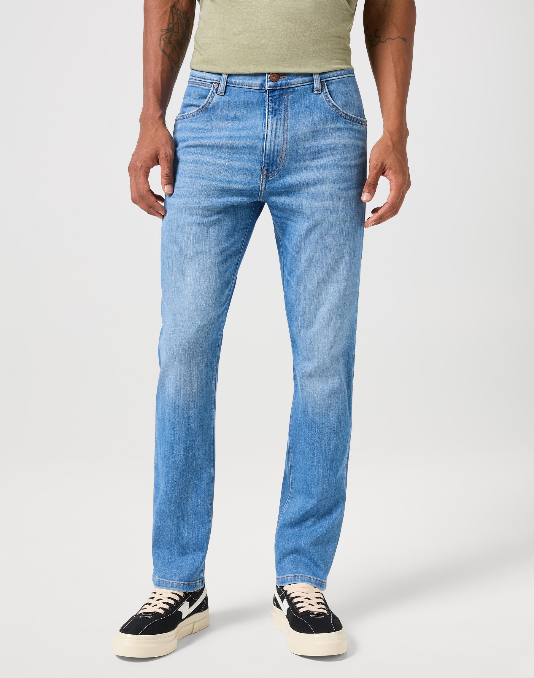 Larston in Jeans Riflessi Wrangler   