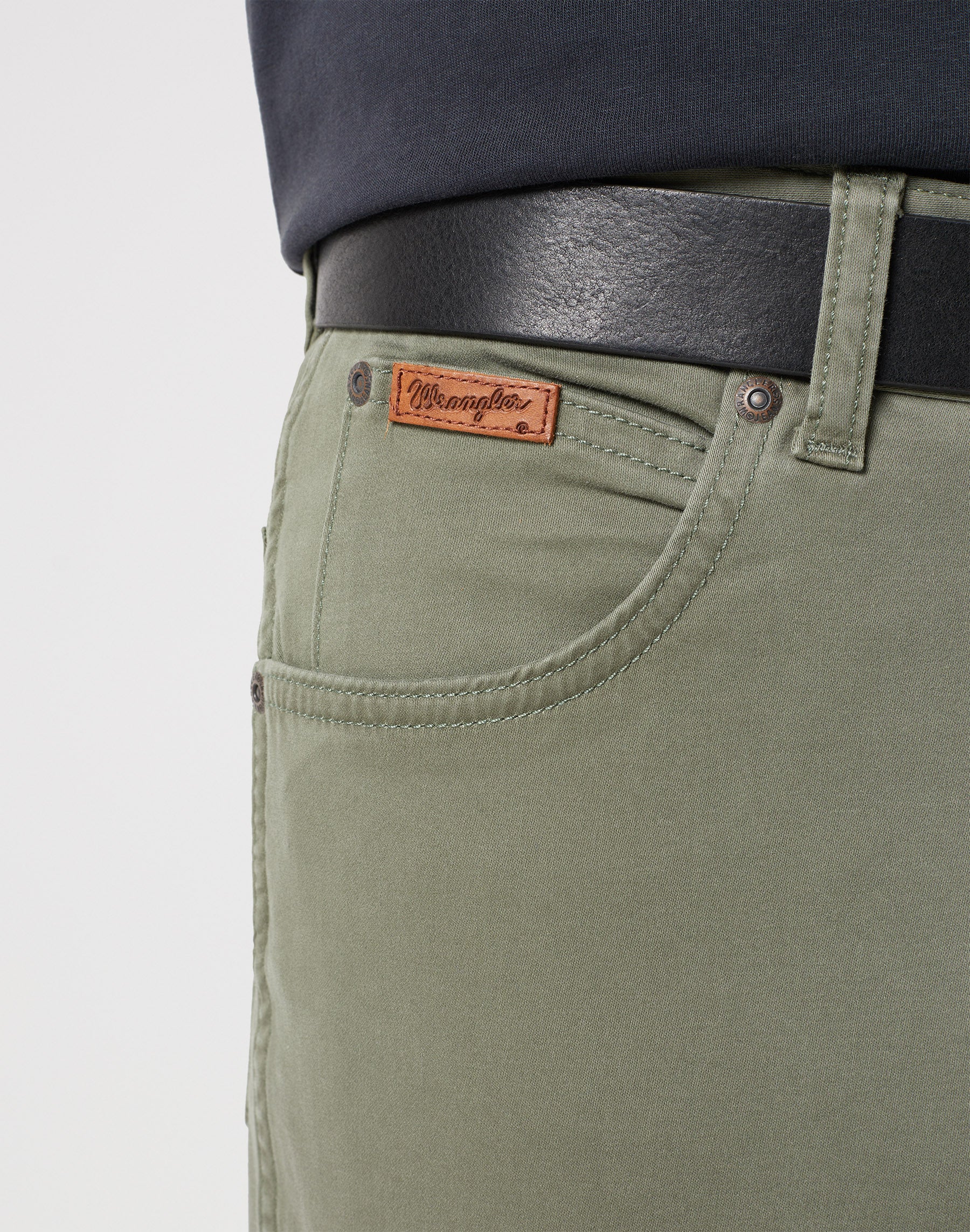 Pantaloni Texas Slim Low Stretch in Dusty Olive Wrangler   