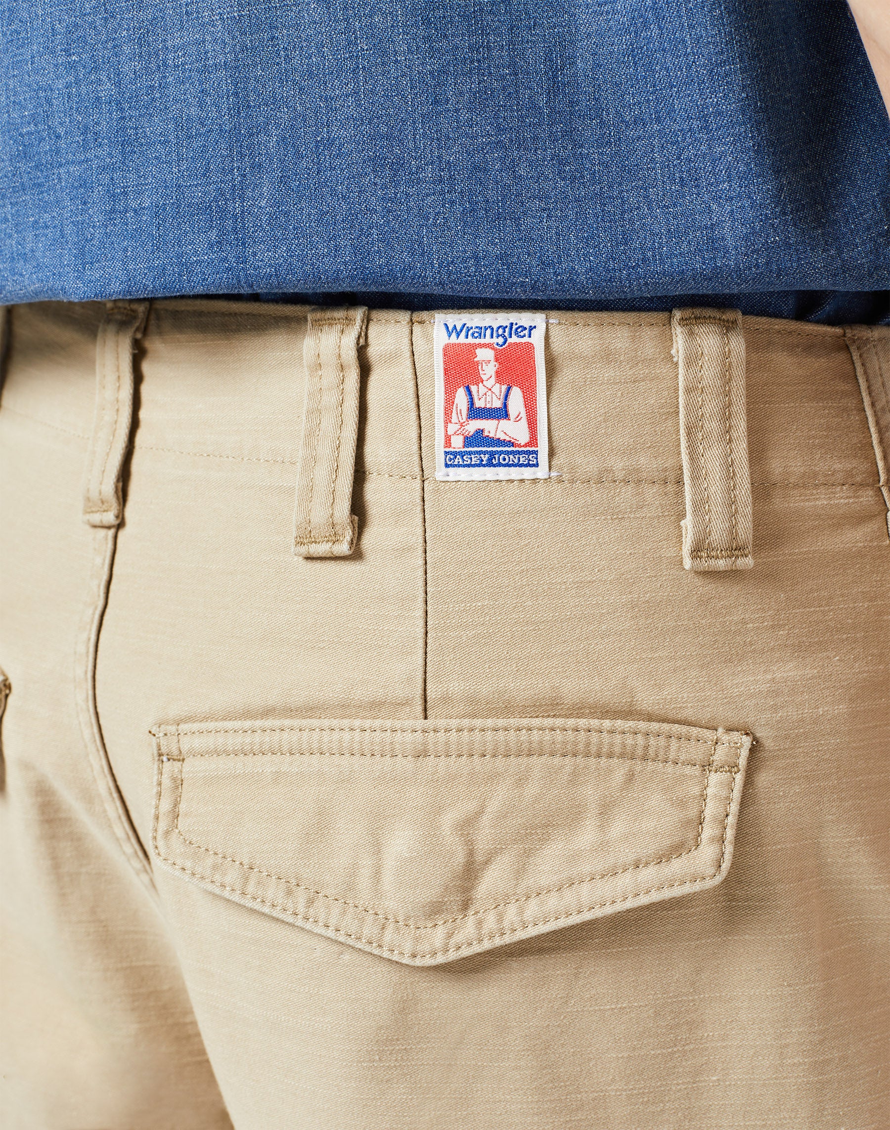 Pantaloncini Casey Cargo in Saddle Shorts Wrangler   