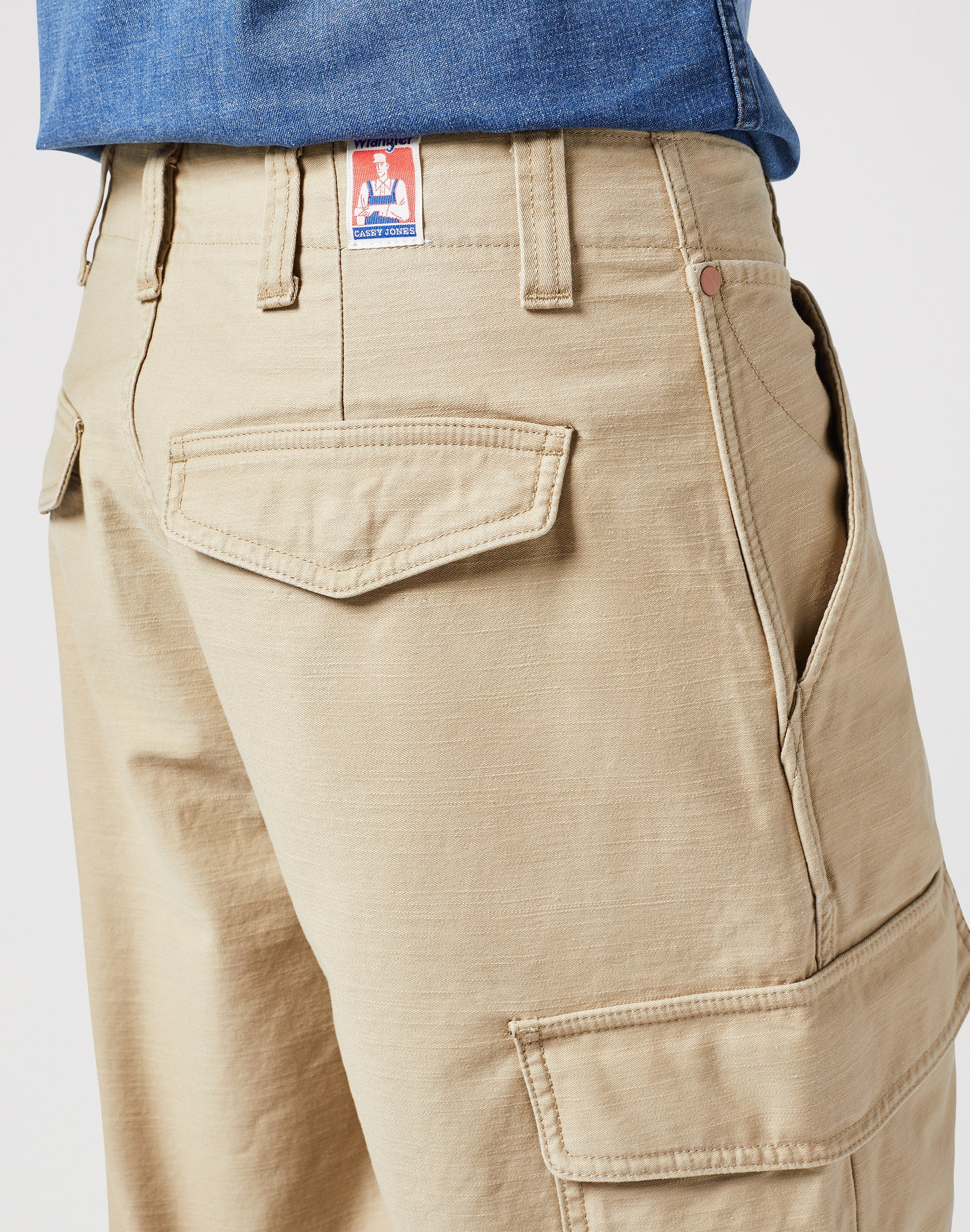 Pantaloncini Casey Cargo in Saddle Shorts Wrangler   