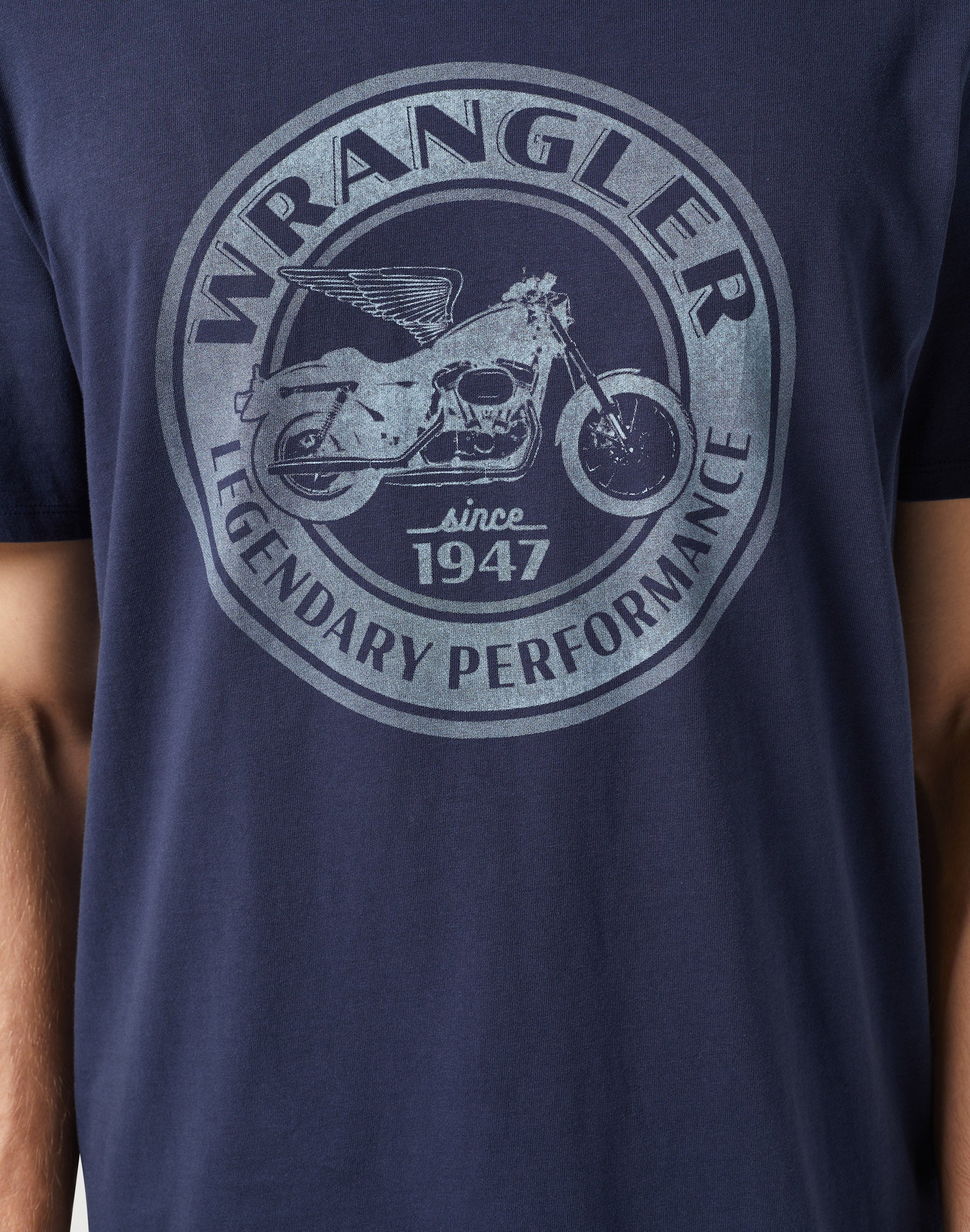 Americana Tee in Navy Magliette Wrangler   